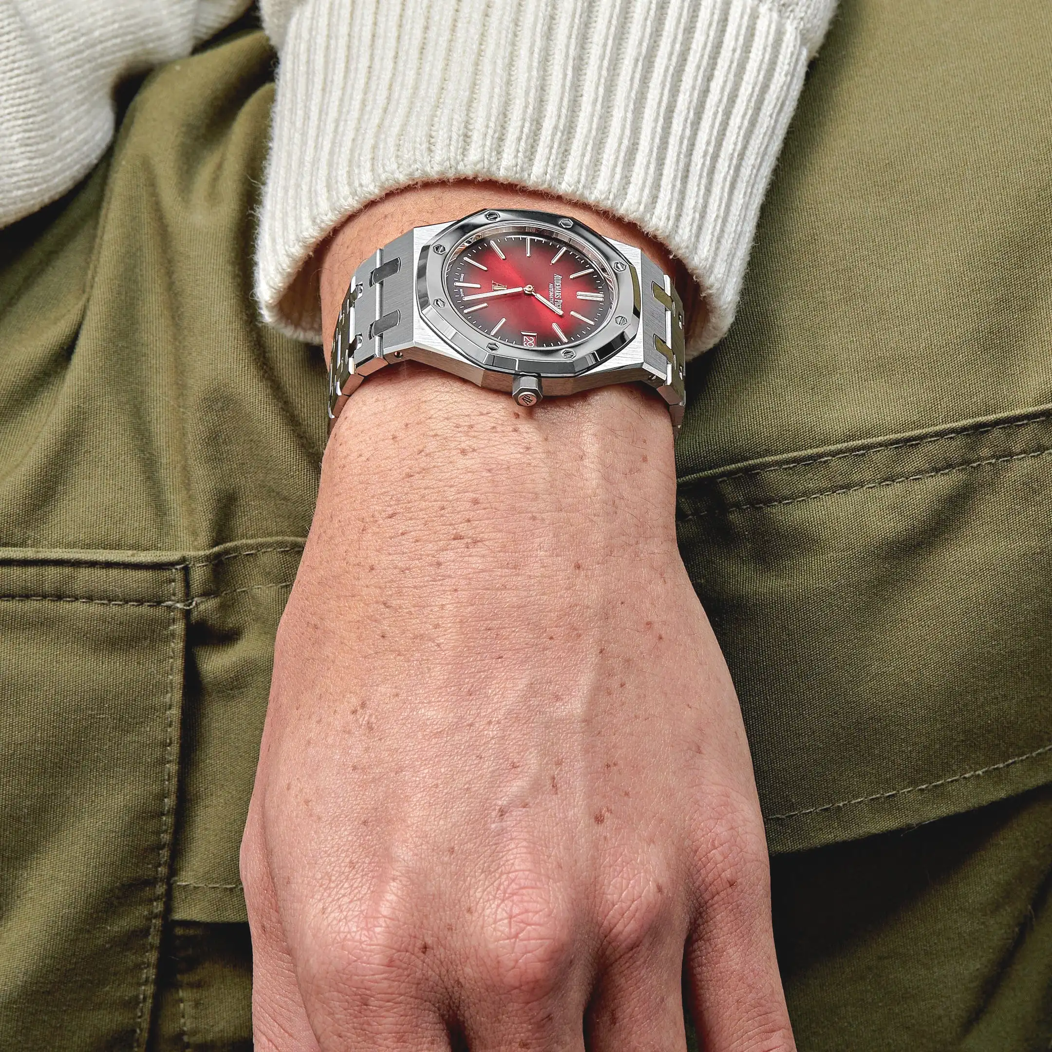 Audemars Piguet Royal Oak 16202XT.OO.1240XT.01 ‘Jumbo’ Extra-Thin Titanium Burgundy Dial - Image 2