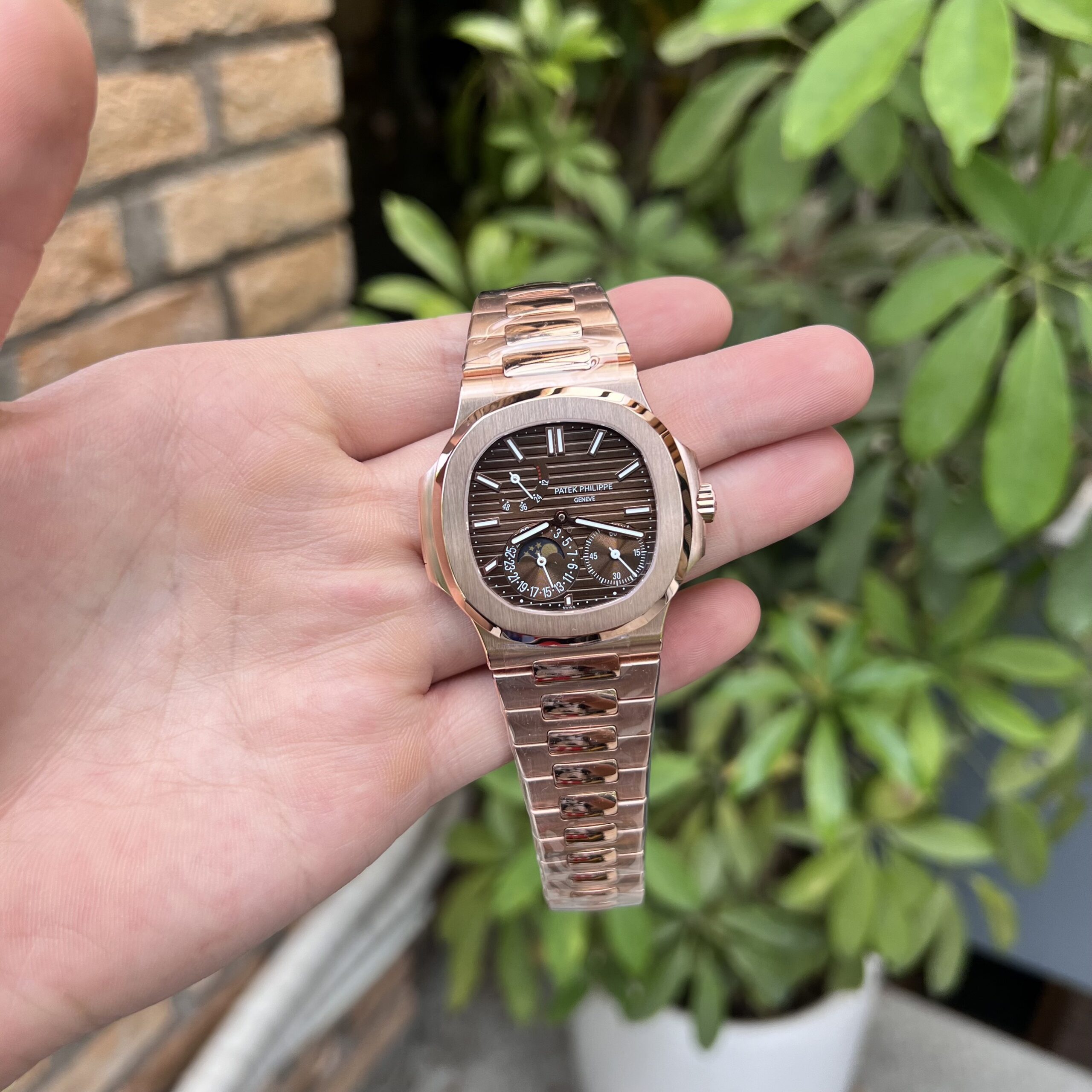 Patek Philippe Nautilus 5712R 18K Rosegold Wrapped Chocolate Dial GRF 40mm - Image 4