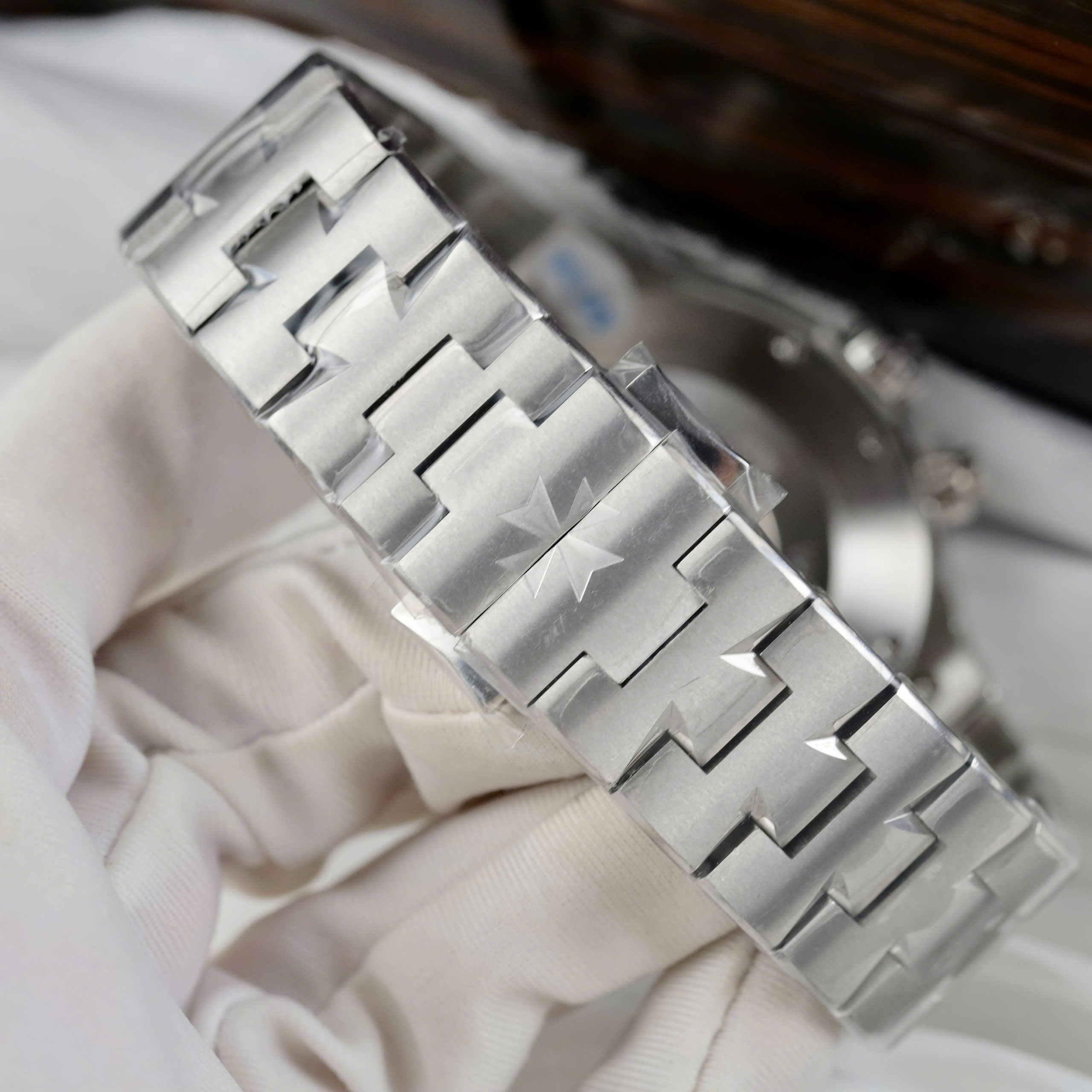 Vacheron Constantin Replica High-End Overseas Dual Time 47450 Factory 9F 42mm - Image 10