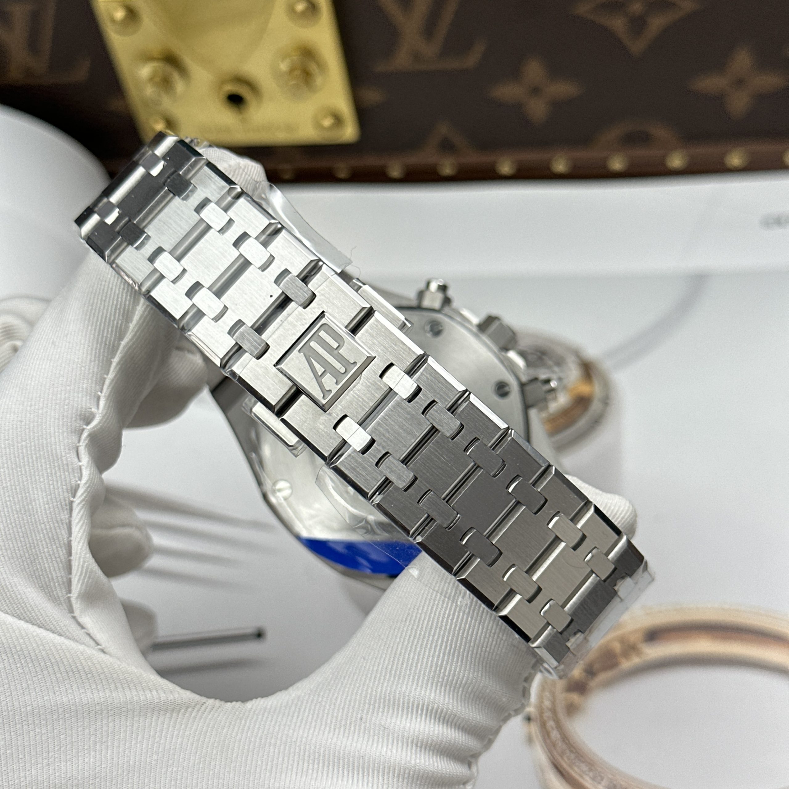 Audemars Piguet Replica 11 Watch Royal Oak Chronograph 26331 White Dial APS Factory 41mm - Image 4