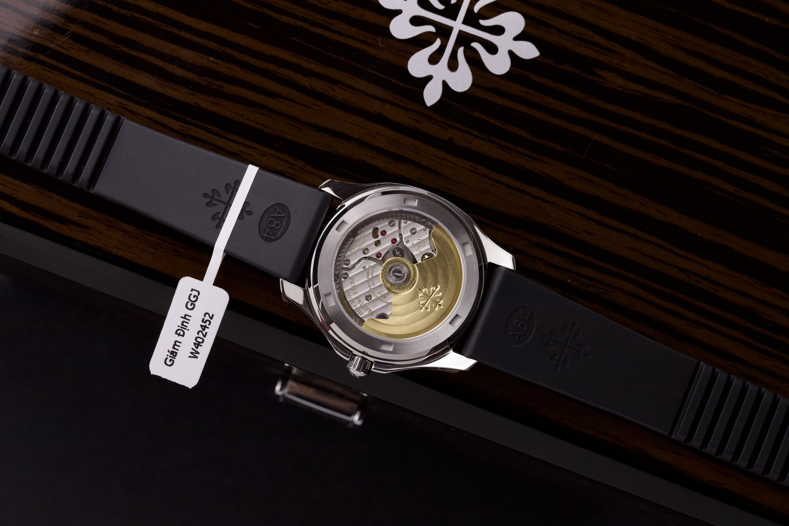 Patek Philippe Aquanaut 5067 Automatic Replica Watch Custom Moissanite Diamonds Black 35.6mm - Image 3