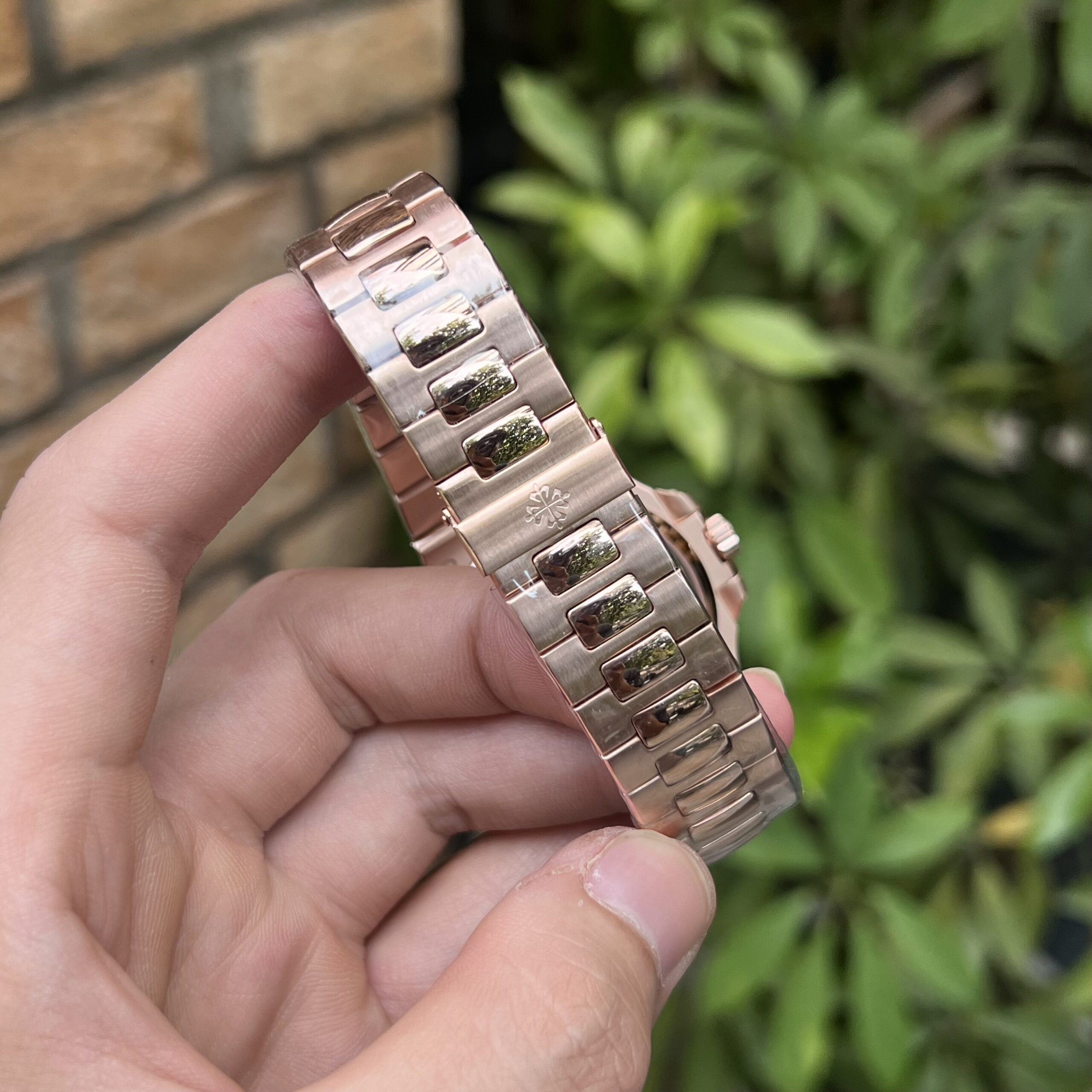 Patek Philippe Nautilus 5712R 18K Rosegold Wrapped Chocolate Dial GRF 40mm - Image 7