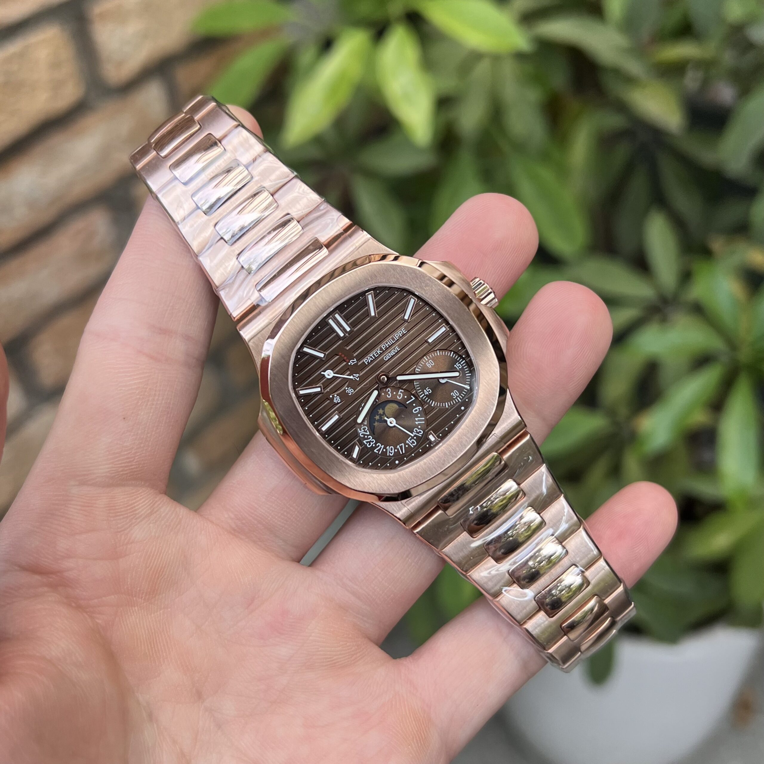 Patek Philippe Nautilus 5712R 18K Rosegold Wrapped Chocolate Dial GRF 40mm - Image 2
