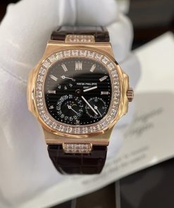 Patek Philippe Nautilus 5724R Rep 11 Watch GR Factory Black Dial 40mm