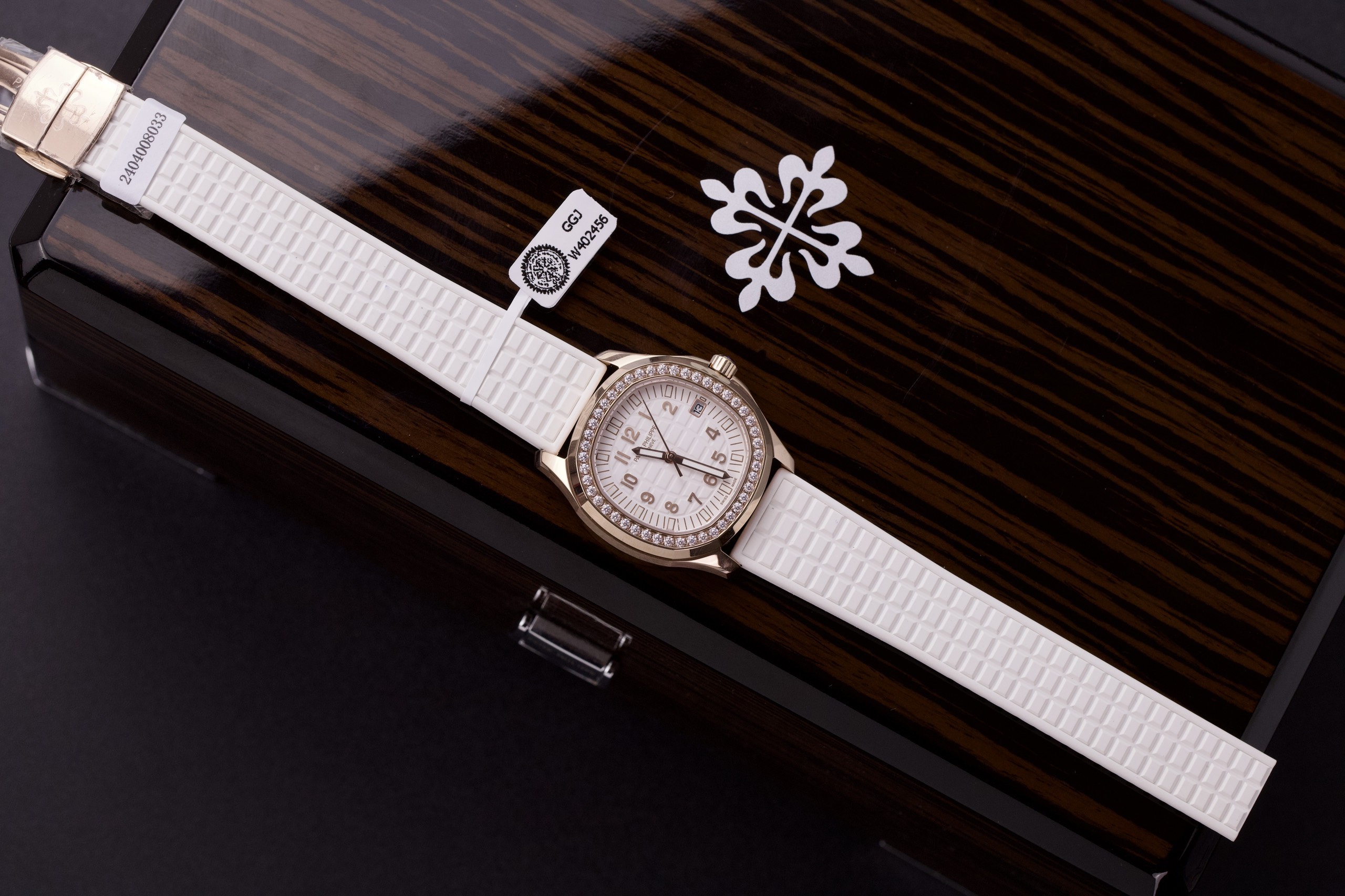 Patek Philippe Aquanaut 5067 Womens Custom Moissanite Diamonds Replica Watch 35.6mm - Image 2