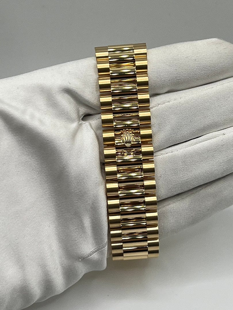 Rolex Day-Date 40 228238 Yellow Gold White Dial - Image 5