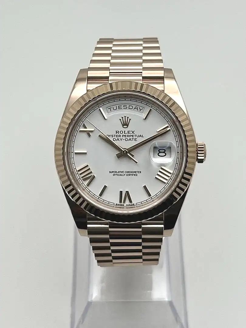 Rolex Day-Date 40 228235 Rose Gold White Roman Dial - Image 2