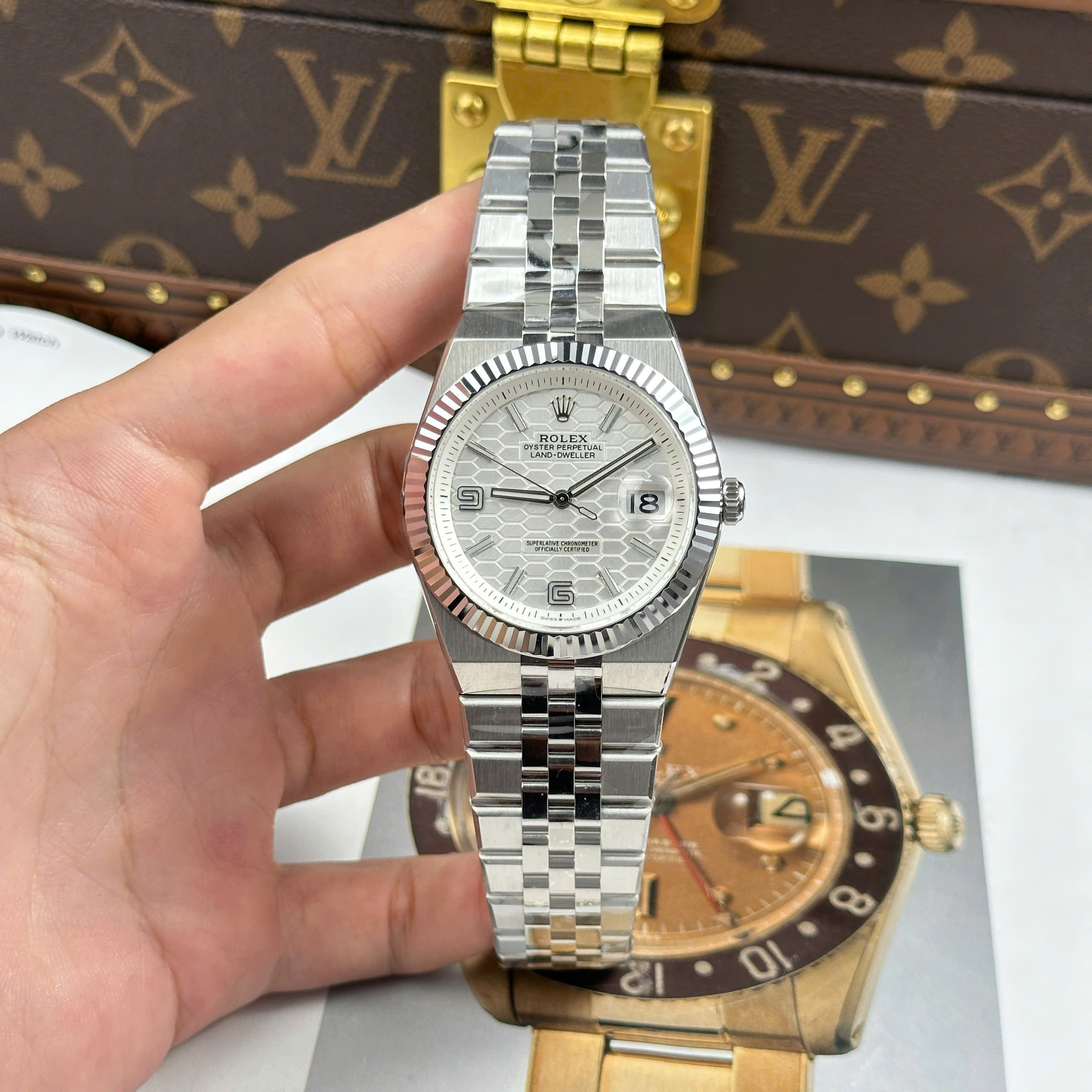 Rolex Land-Dweller 127334 Rep11 Watch White Dial Honeycomb Pattern 40mm