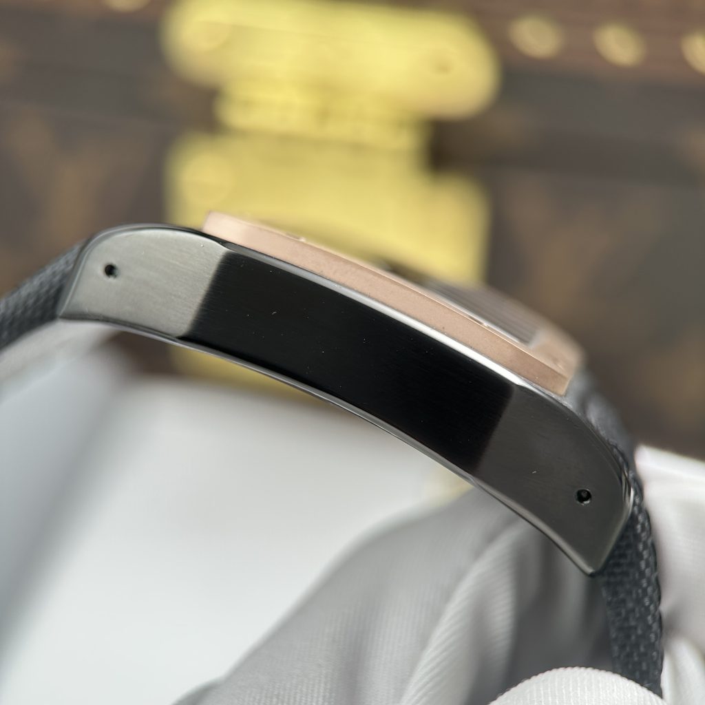Đồng Hồ Cartier Santos Fake Cao Cấp 100 XL Black ADLC Mặt Đen Viền Vàng Hồng 41x51mm