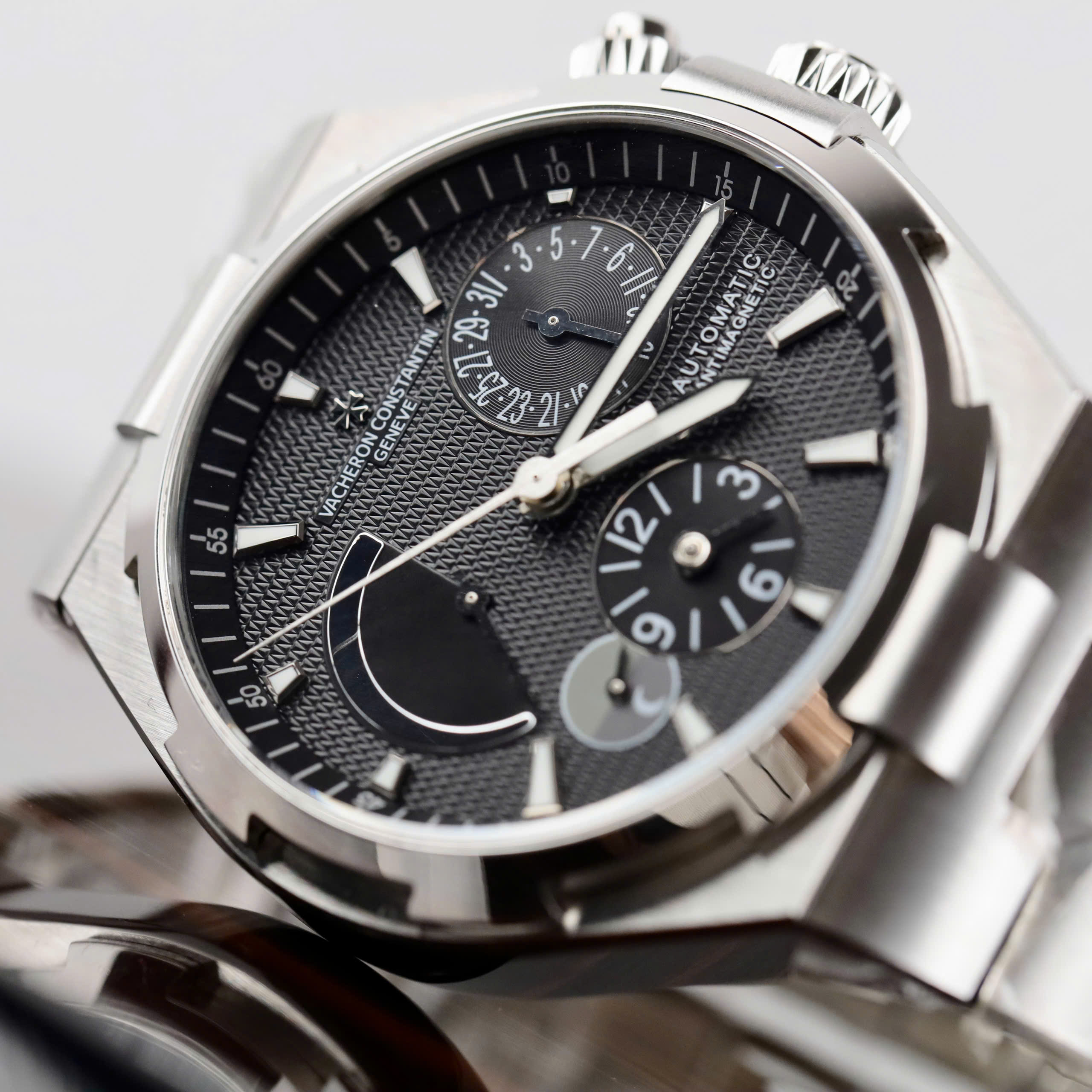 Vacheron Constantin Replica High-End Overseas Dual Time 47450 Factory 9F 42mm - Image 4