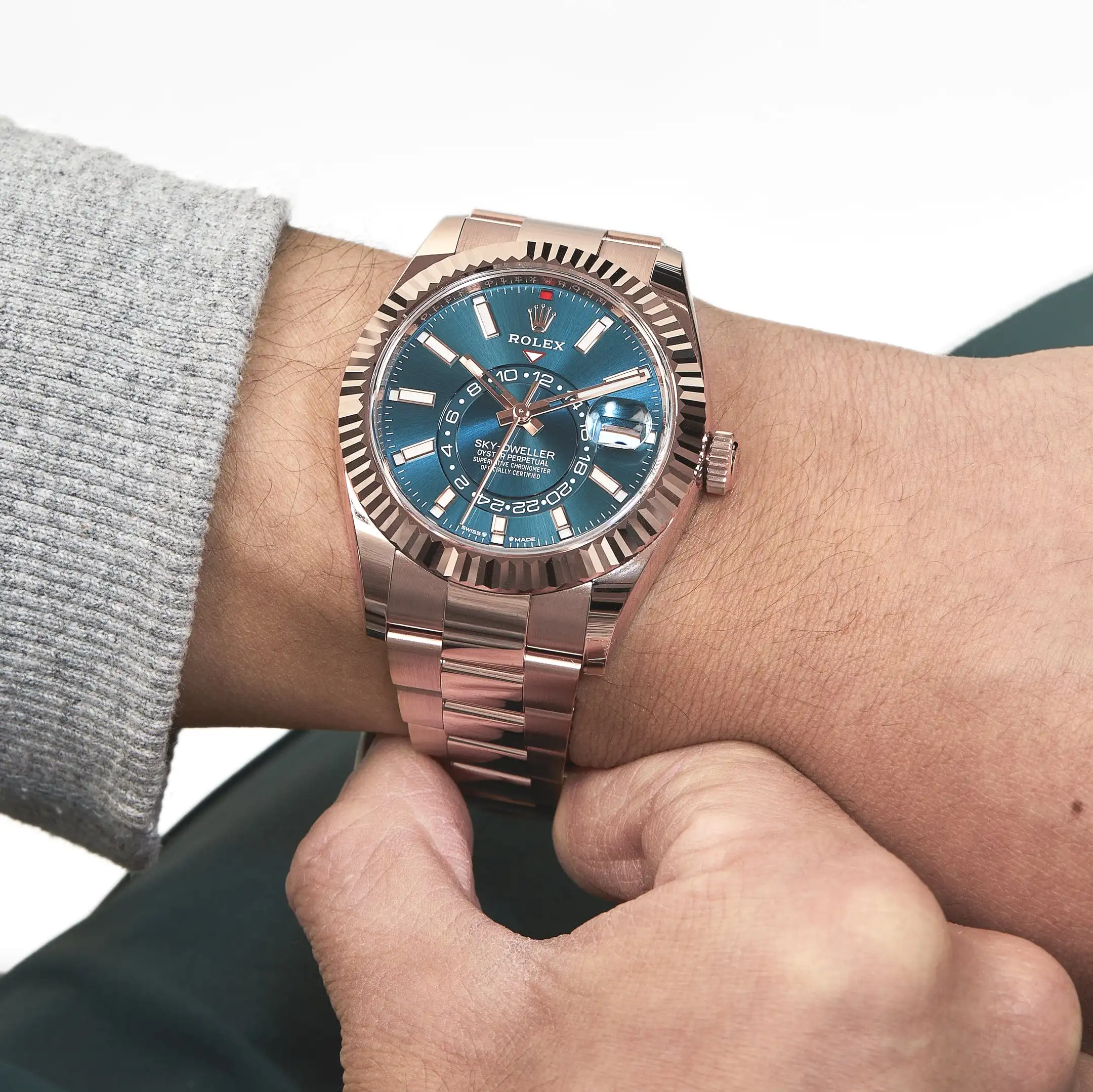 Rolex Sky-Dweller 336935 Rose Gold Blue Dial 42mm - Image 2