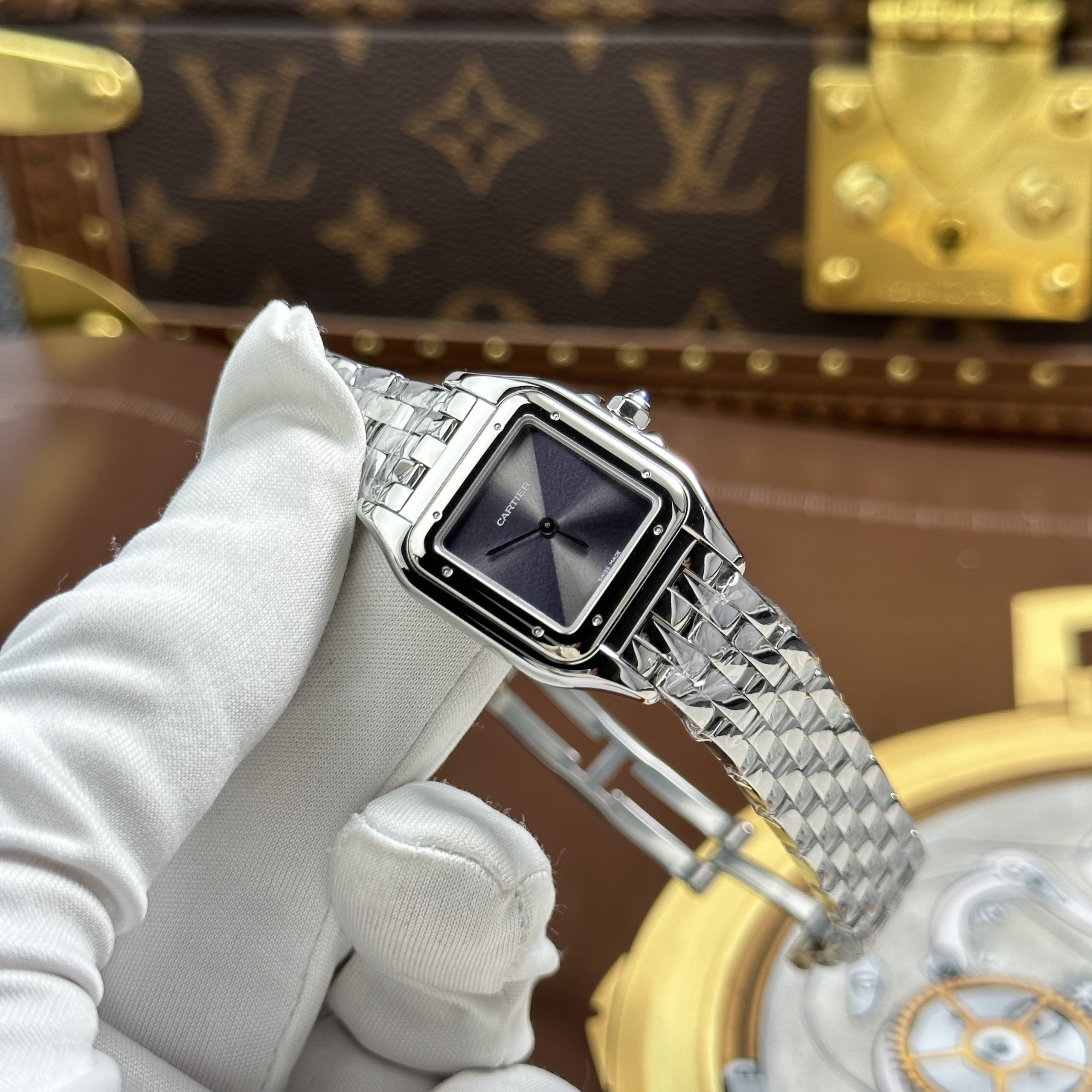 Cartier Replica 11 Panthere Small Model Women’s Gray Dial Swiss Battery Movement 23x30mm - Image 4