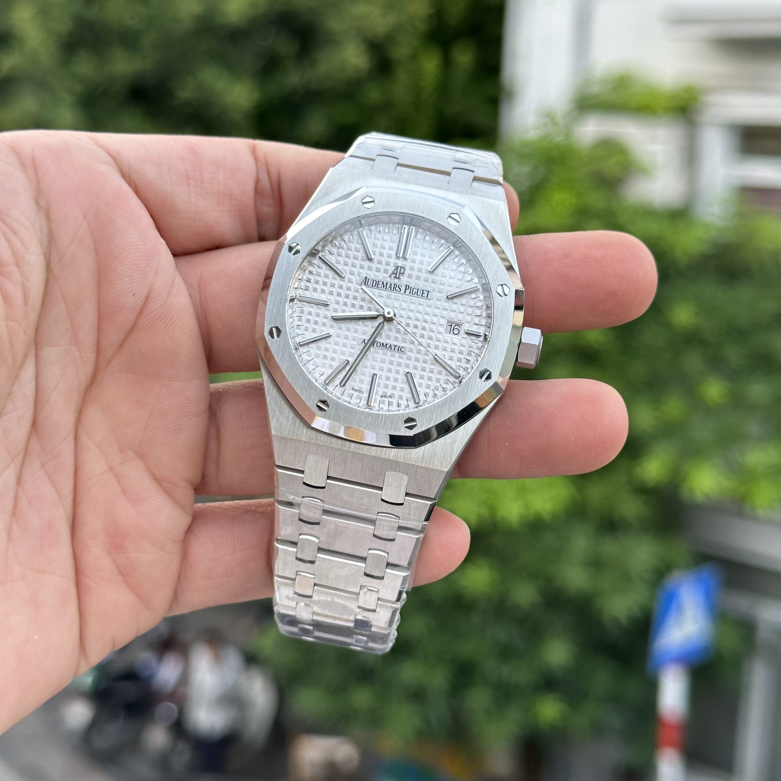 Audemars Piguet Royal Oak 15400ST Watch White Dial 41mm - Image 2