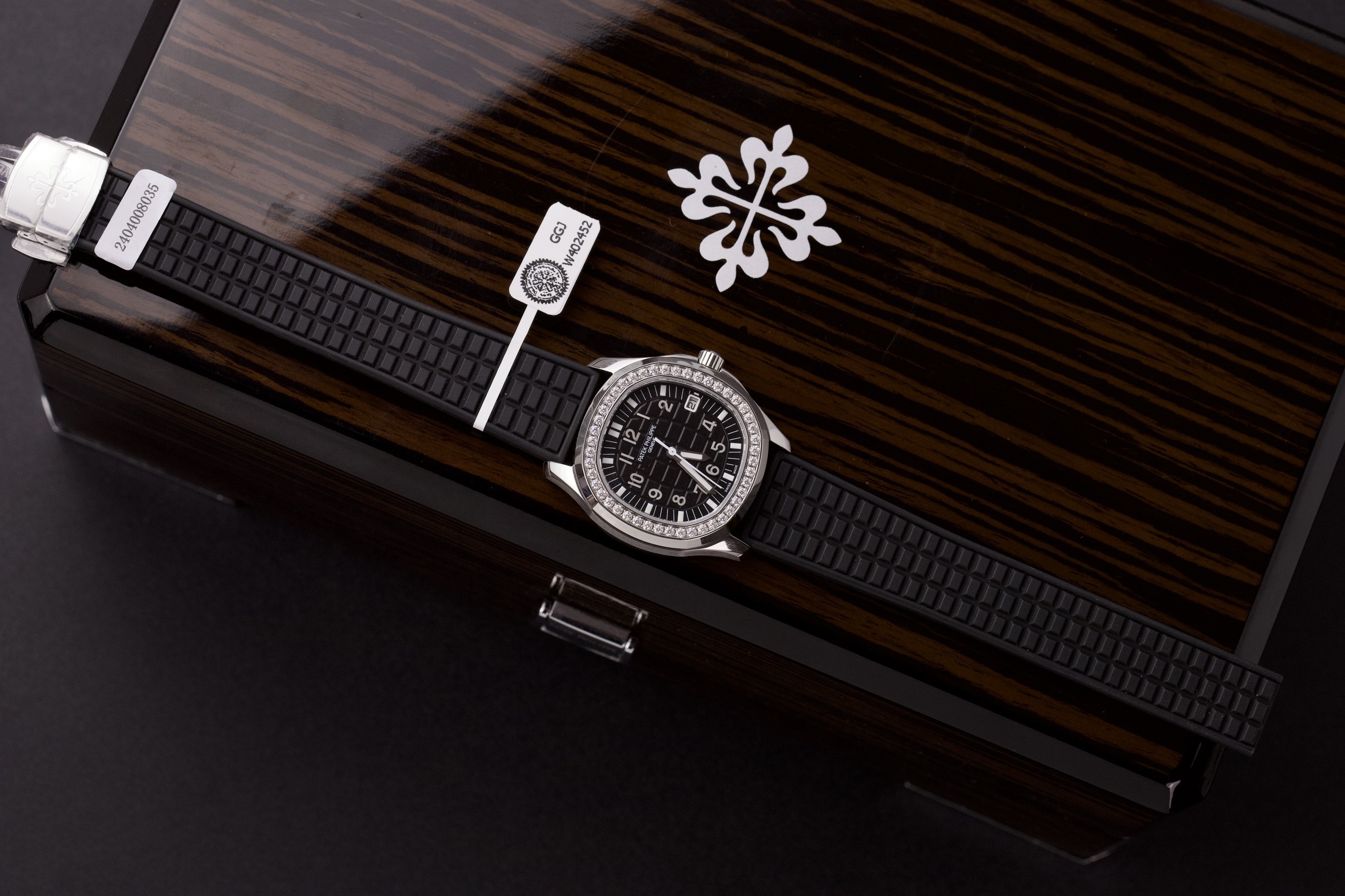 Patek Philippe Aquanaut 5067 Automatic Replica Watch Custom Moissanite Diamonds Black 35.6mm - Image 2