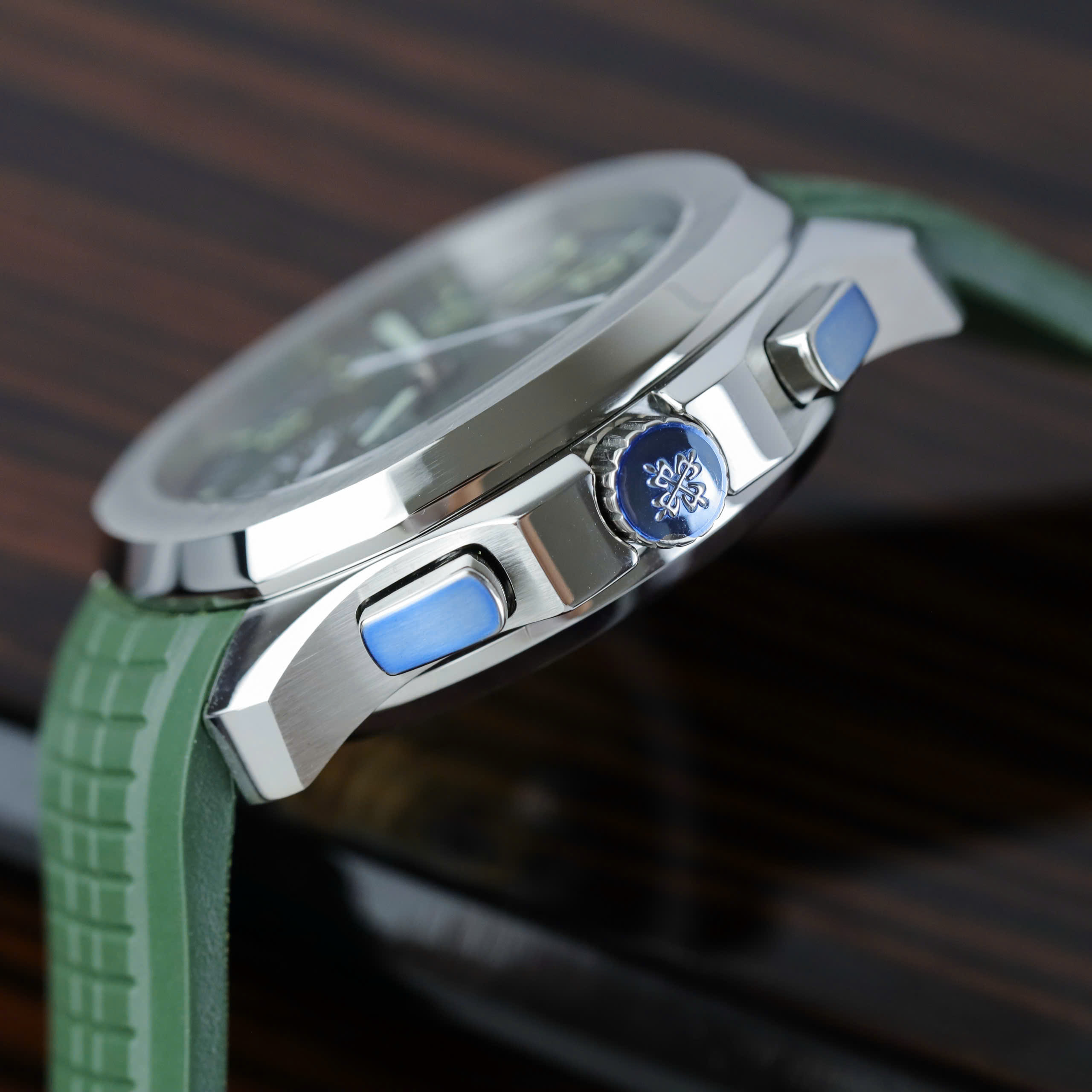 Patek Philippe Replica 11 Aquanaut 5968G Khaki Green Rubber Strap 42.2mm - Image 7