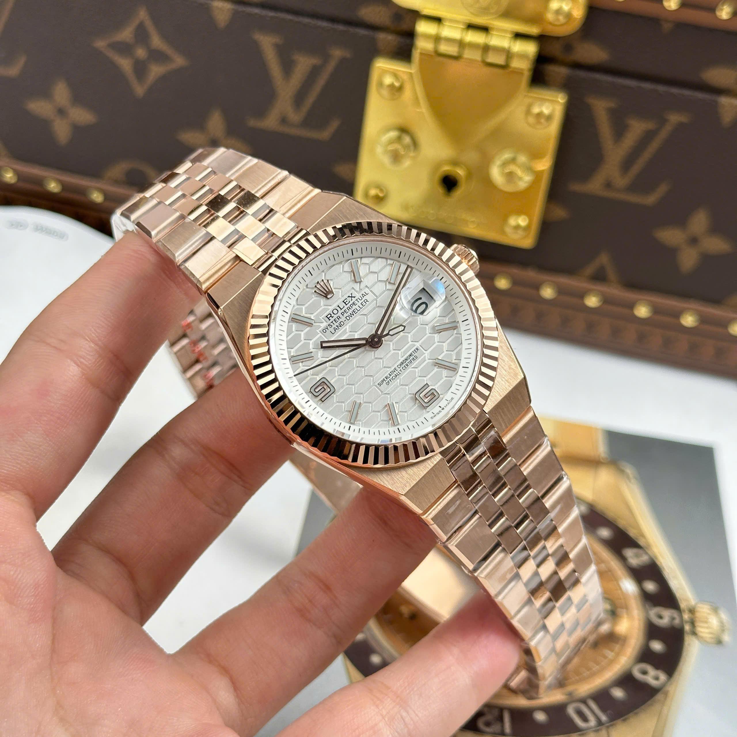 Rolex Land-Dweller 127335 Best Quality Rose Gold White Dial Honeycomb Pattern 40mm - Image 2