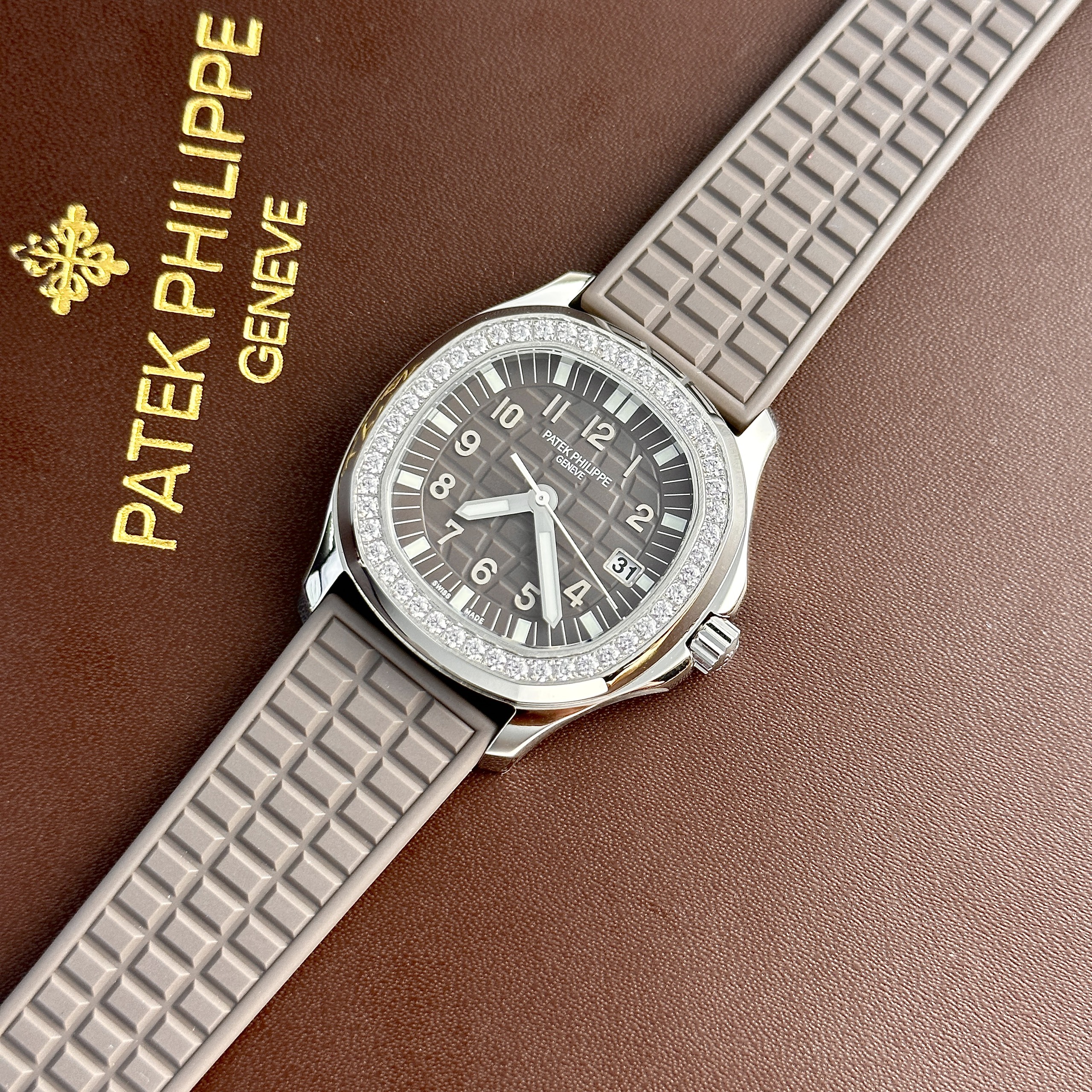 Patek Philippe Aquanaut 5067 Watch Gray Rubber PPF 35.6mm - Image 3