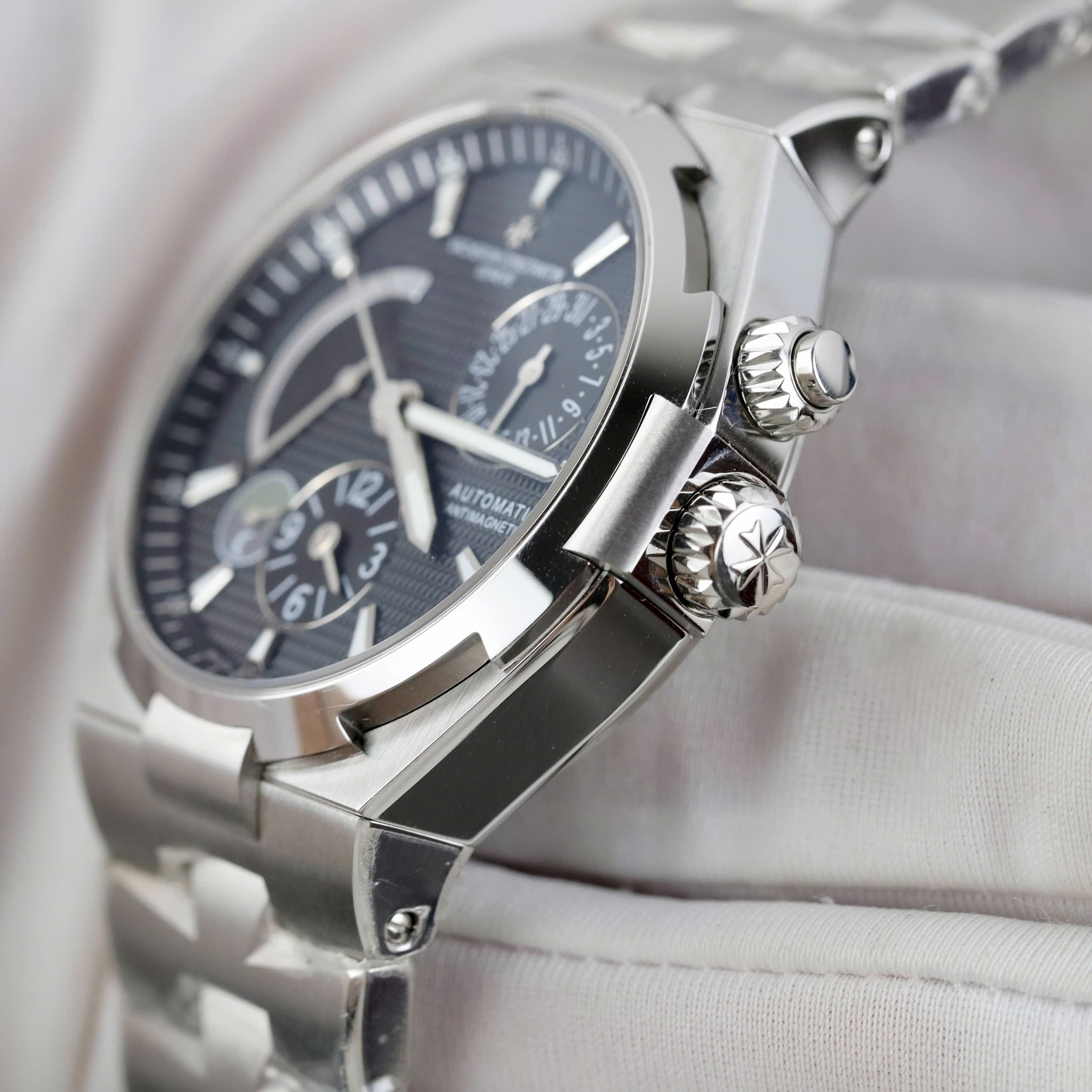 Vacheron Constantin Replica High-End Overseas Dual Time 47450 Factory 9F 42mm - Image 8