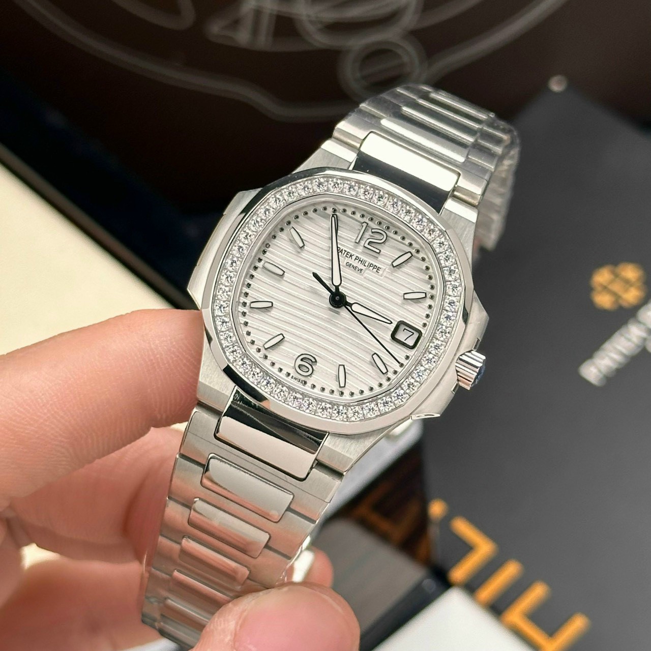 Patek Philippe Replica Watch Nautilus 7010 Quartz Movement 32mm - Image 3