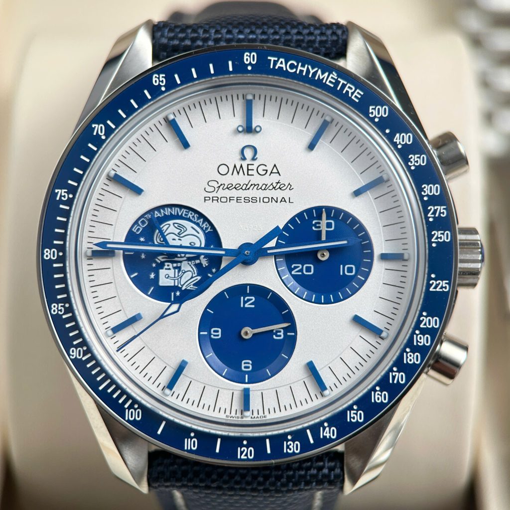 Đồng Hồ Omega Replica Speedmaster Silver Snoopy 50th Anniversary New 2025 42mm