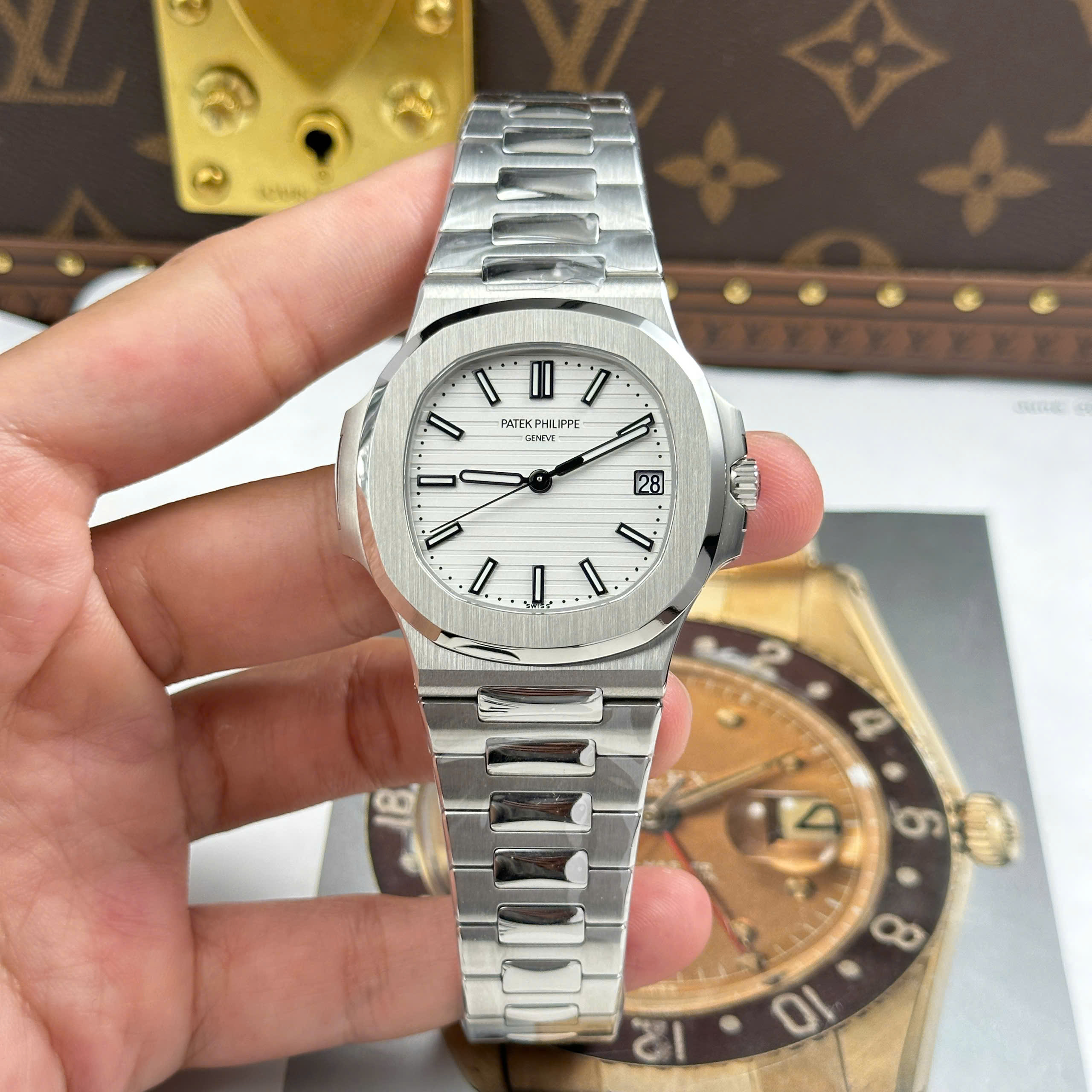 Patek Philippe Nautilus 5711 Replica 11 White Dial Metal Strap Factory BBF 40mm