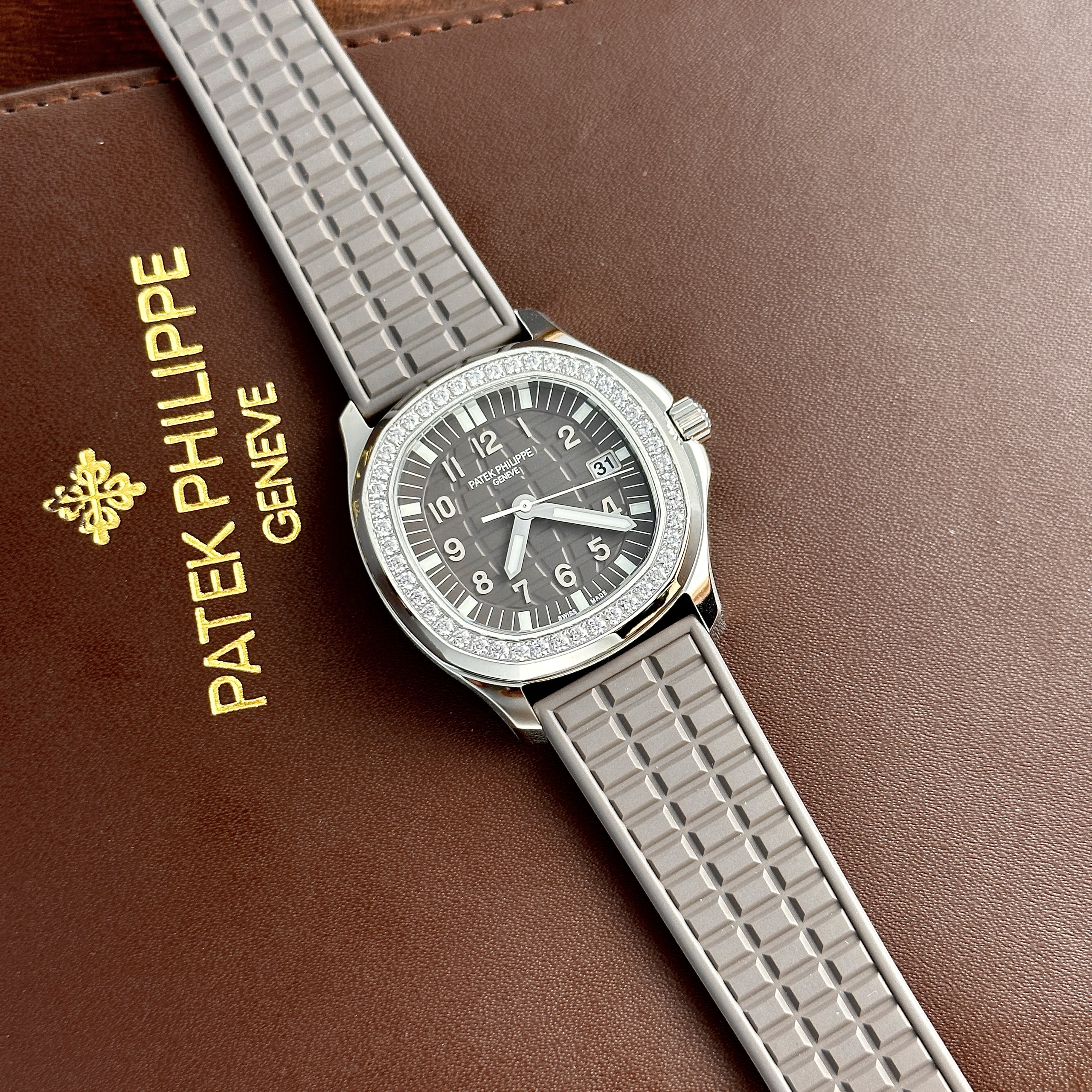 Patek Philippe Aquanaut 5067 Watch Gray Rubber PPF 35.6mm - Image 2