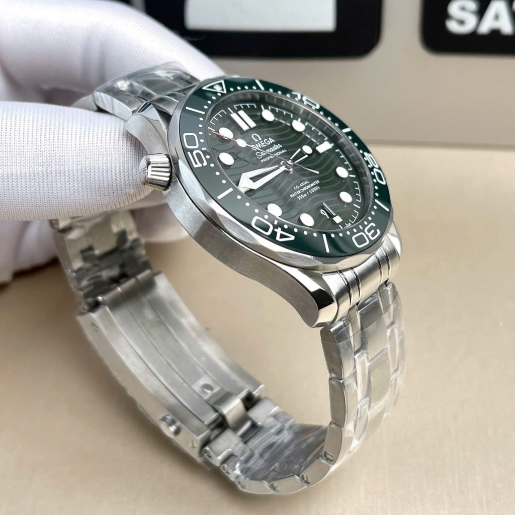 Đồng Hồ Omega Seamaster Replica Diver 300M Master Chronometer Mặt Số Xanh Lá 42mm