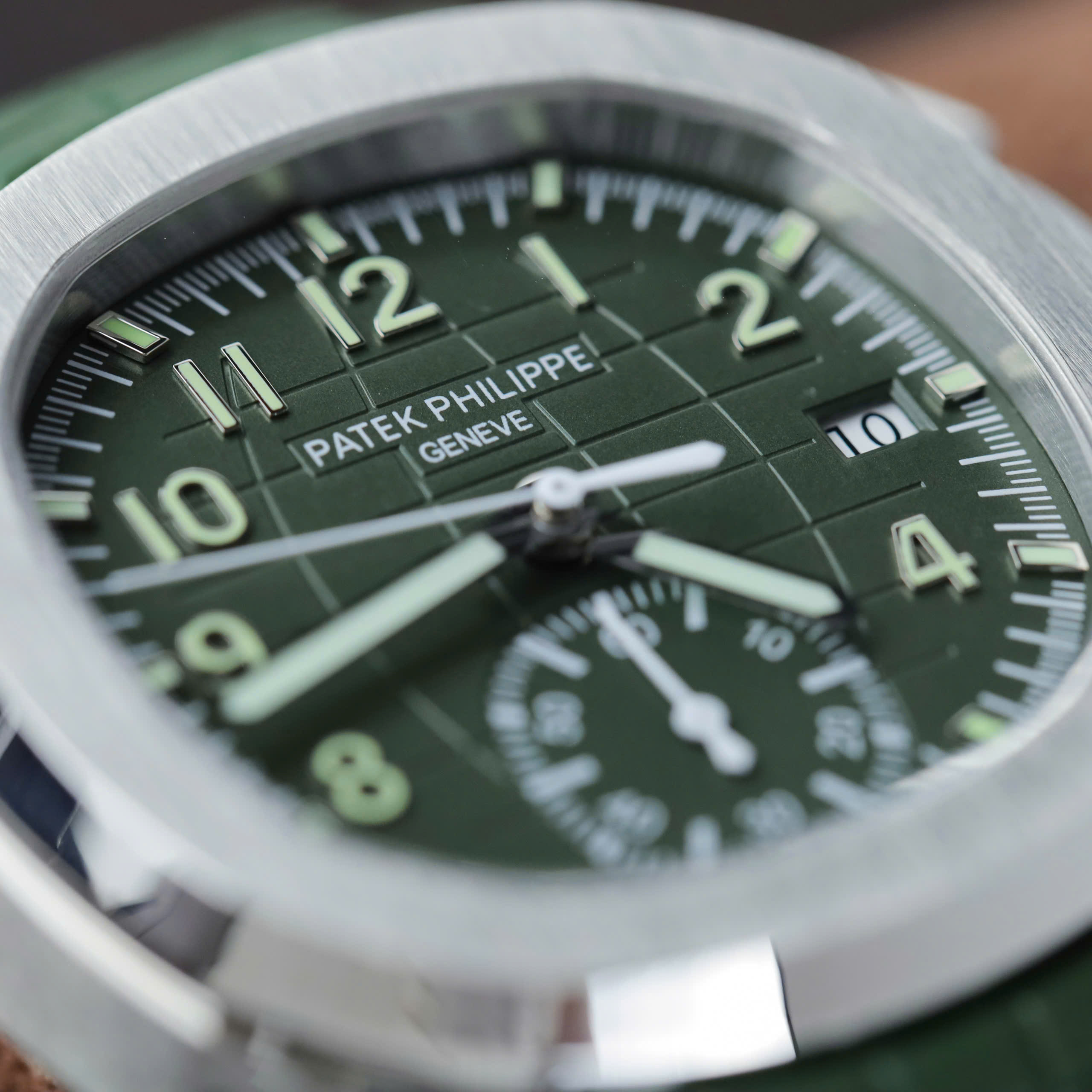 Patek Philippe Replica 11 Aquanaut 5968G Khaki Green Rubber Strap 42.2mm - Image 5