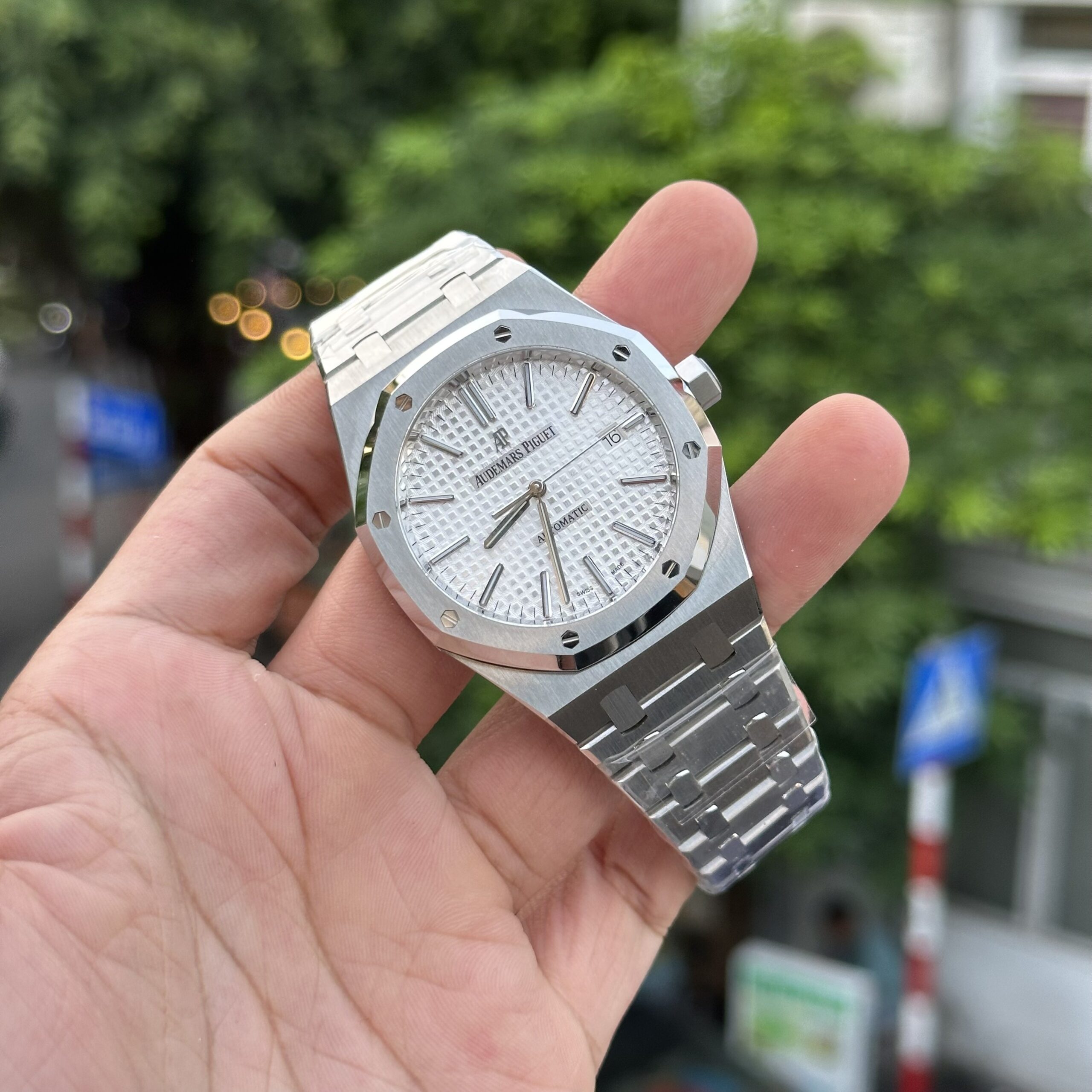 Audemars Piguet Royal Oak 15400ST Watch White Dial 41mm - Image 3