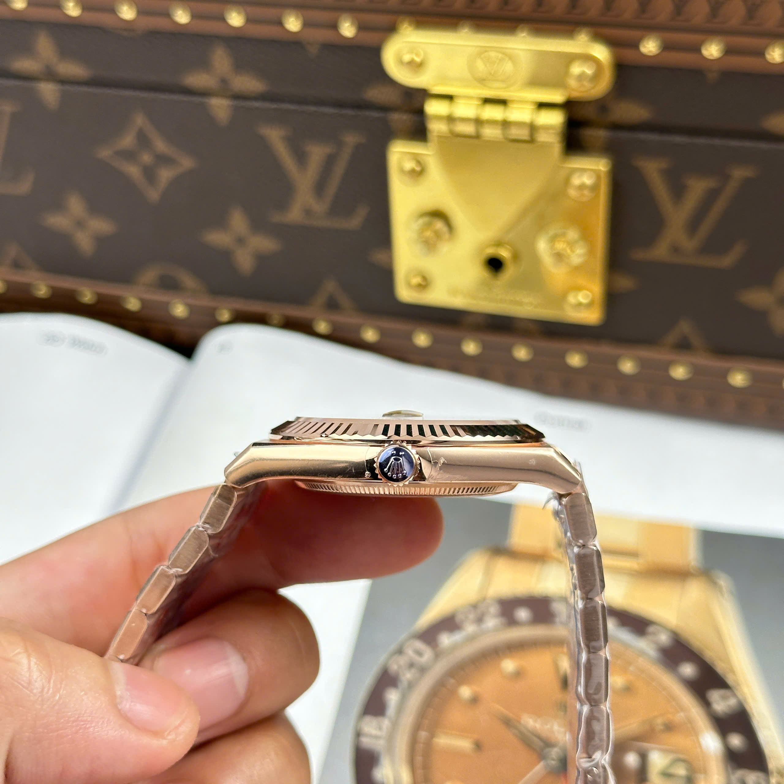 Rolex Land-Dweller 127335 Best Quality Rose Gold White Dial Honeycomb Pattern 40mm - Image 10