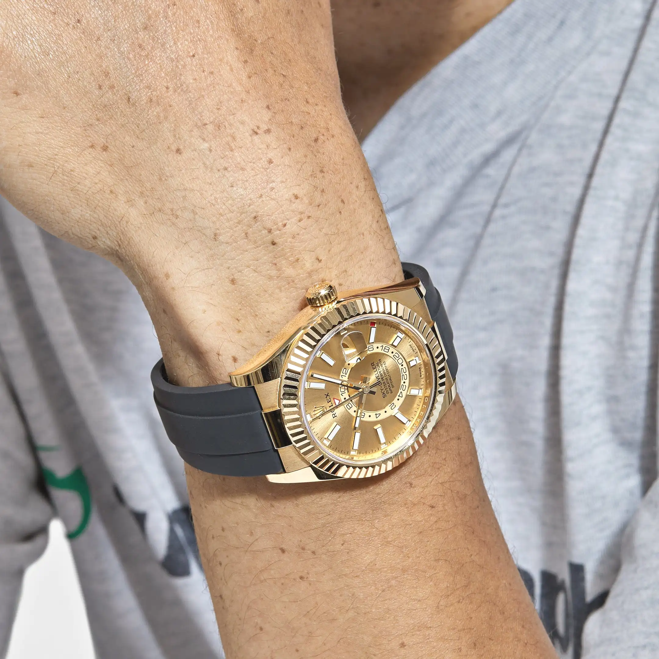 Rolex Sky-Dweller 326238 Yellow Gold Champagne 42mm - Image 2