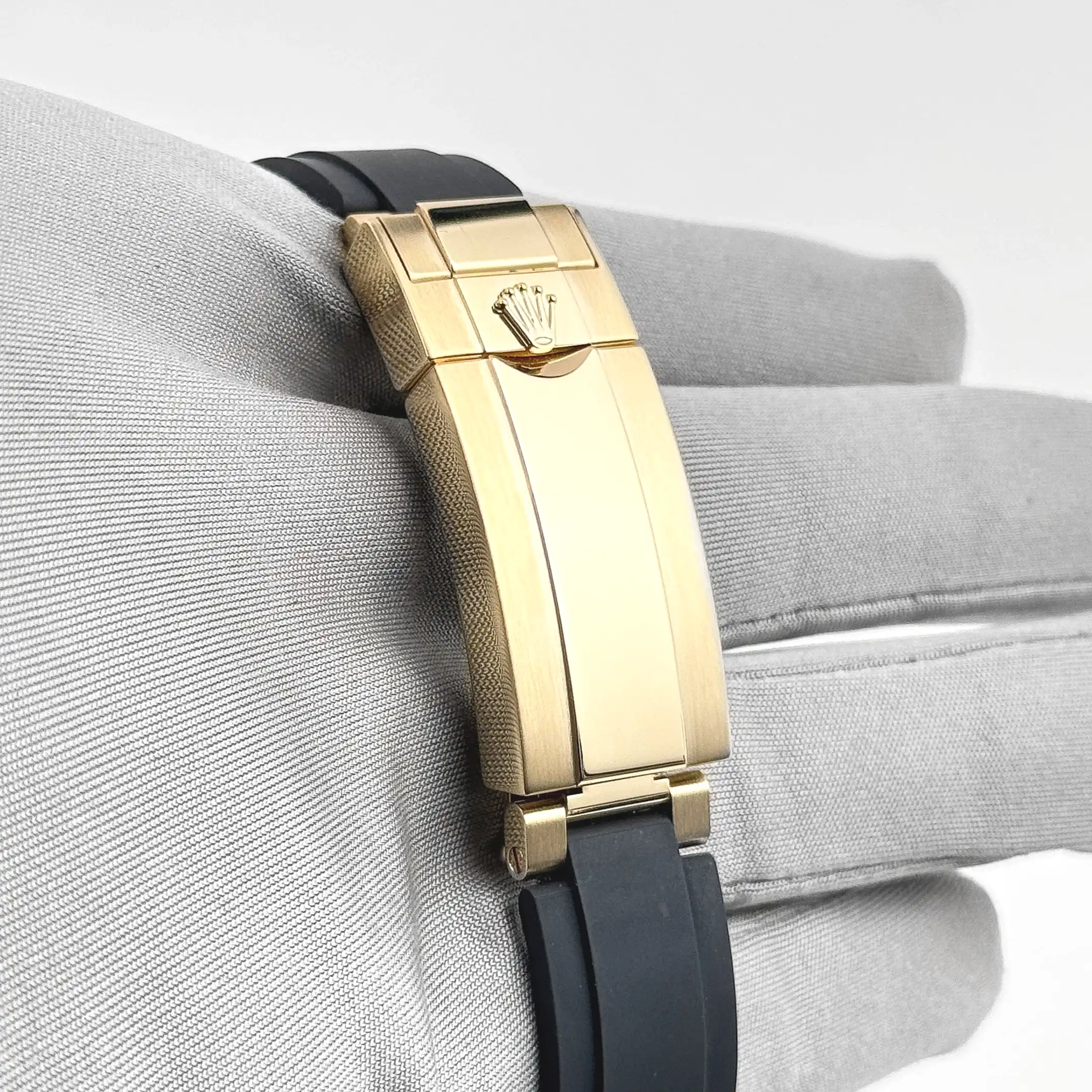 Rolex Yacht-Master 42 226658 Yellow Gold Oysterflex - Image 12