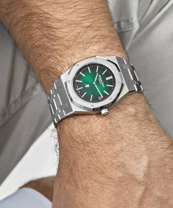 Alternative view of Audemars Piguet Royal Oak 15202PT.OO.1240PT.01 ‘Jumbo’ Extra-Thin Platinum Green Dial
