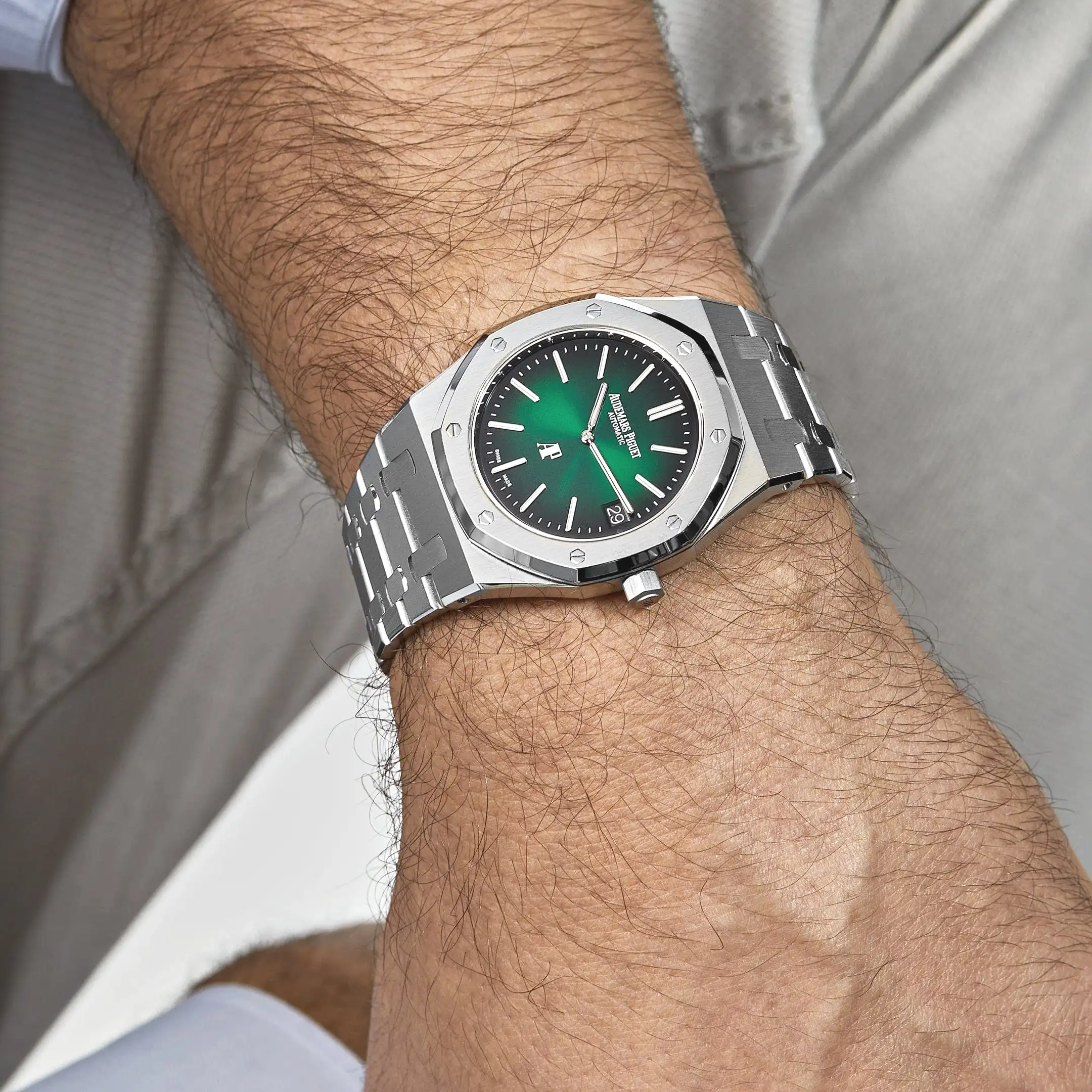 Audemars Piguet Royal Oak 15202PT.OO.1240PT.01 ‘Jumbo’ Extra-Thin Platinum Green Dial - Image 2