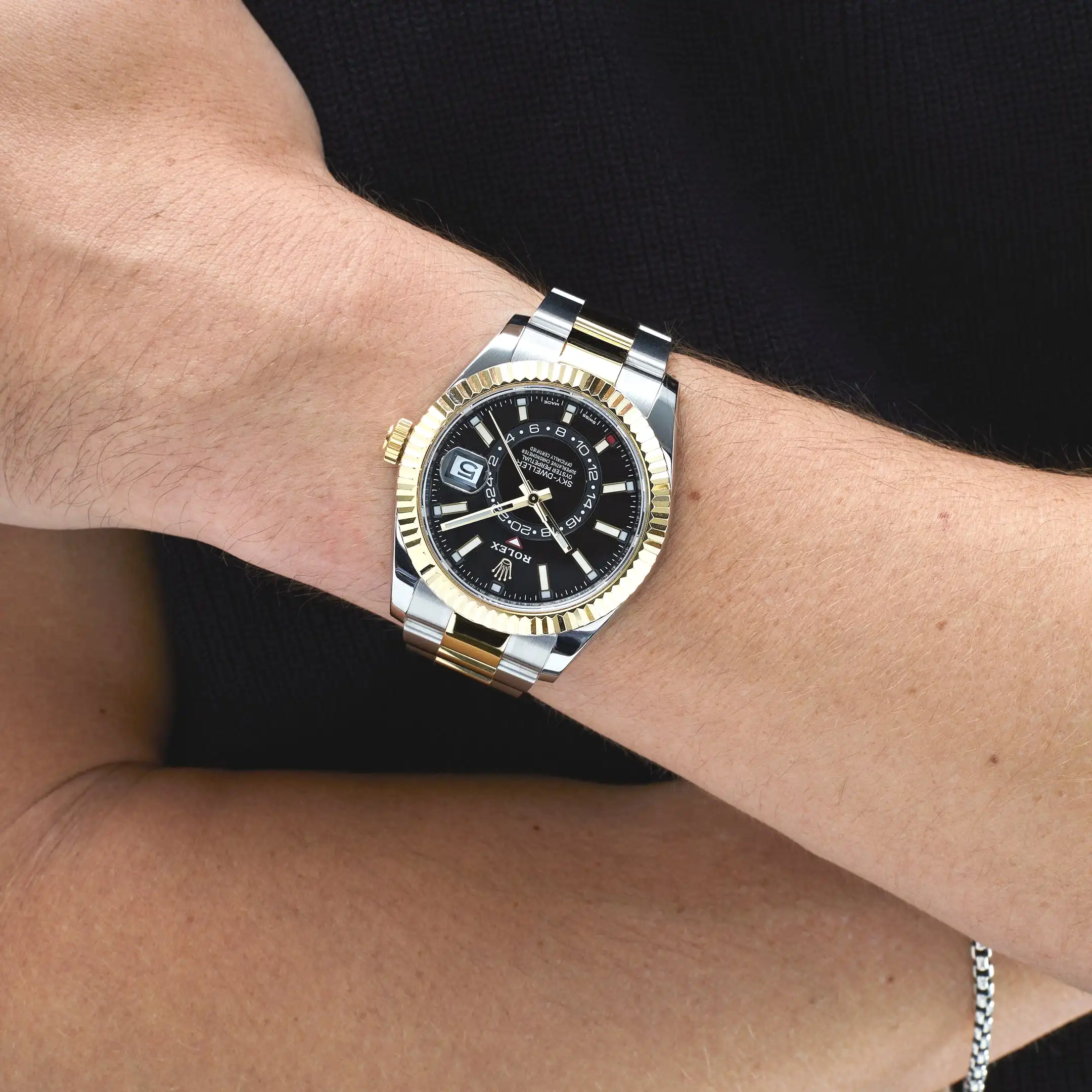 Rolex Sky-Dweller 326933 Stainless Steel Yellow Gold 42mm - Image 2