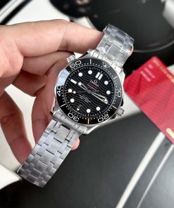 Alternative view of Replica Omega Watch Seamaster Diver 300M Black Dial VS Factory 42mm