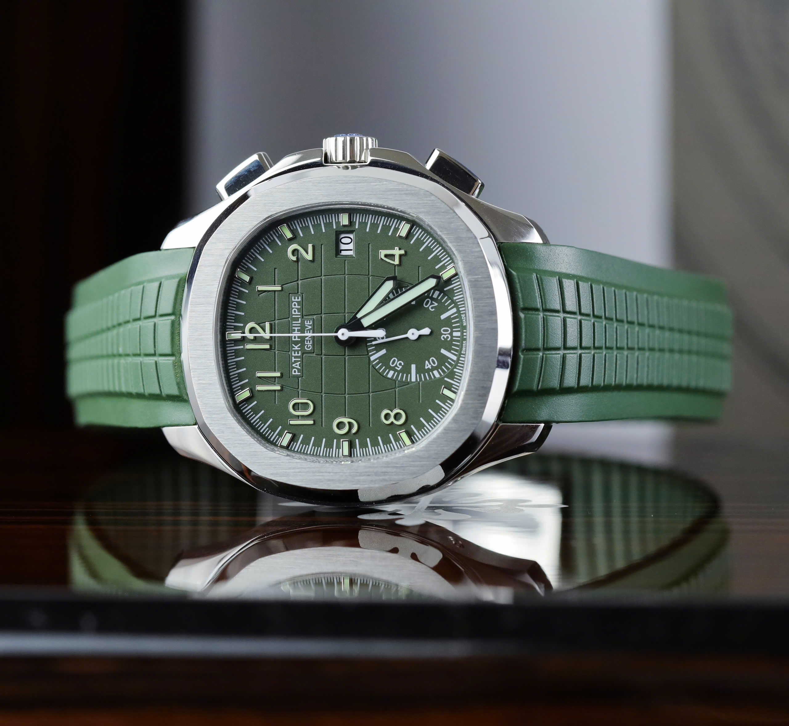 Patek Philippe Replica 11 Aquanaut 5968G Khaki Green Rubber Strap 42.2mm - Image 4