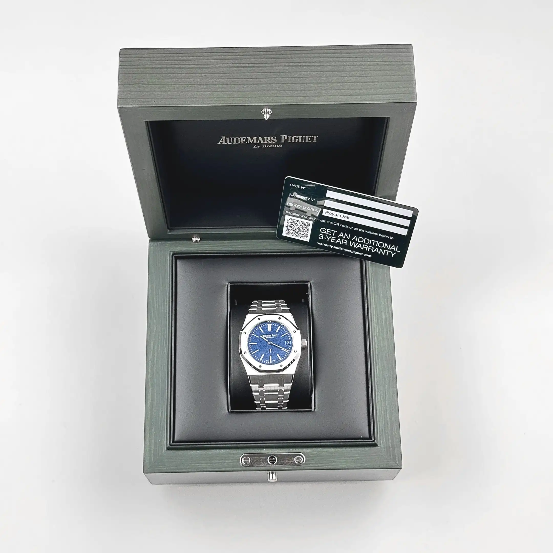 Audemars Piguet Royal Oak 16202BC.OO.1240BC.02 ‘Jumbo’ Extra-Thin White Gold Grainy Blue Dial - Image 12