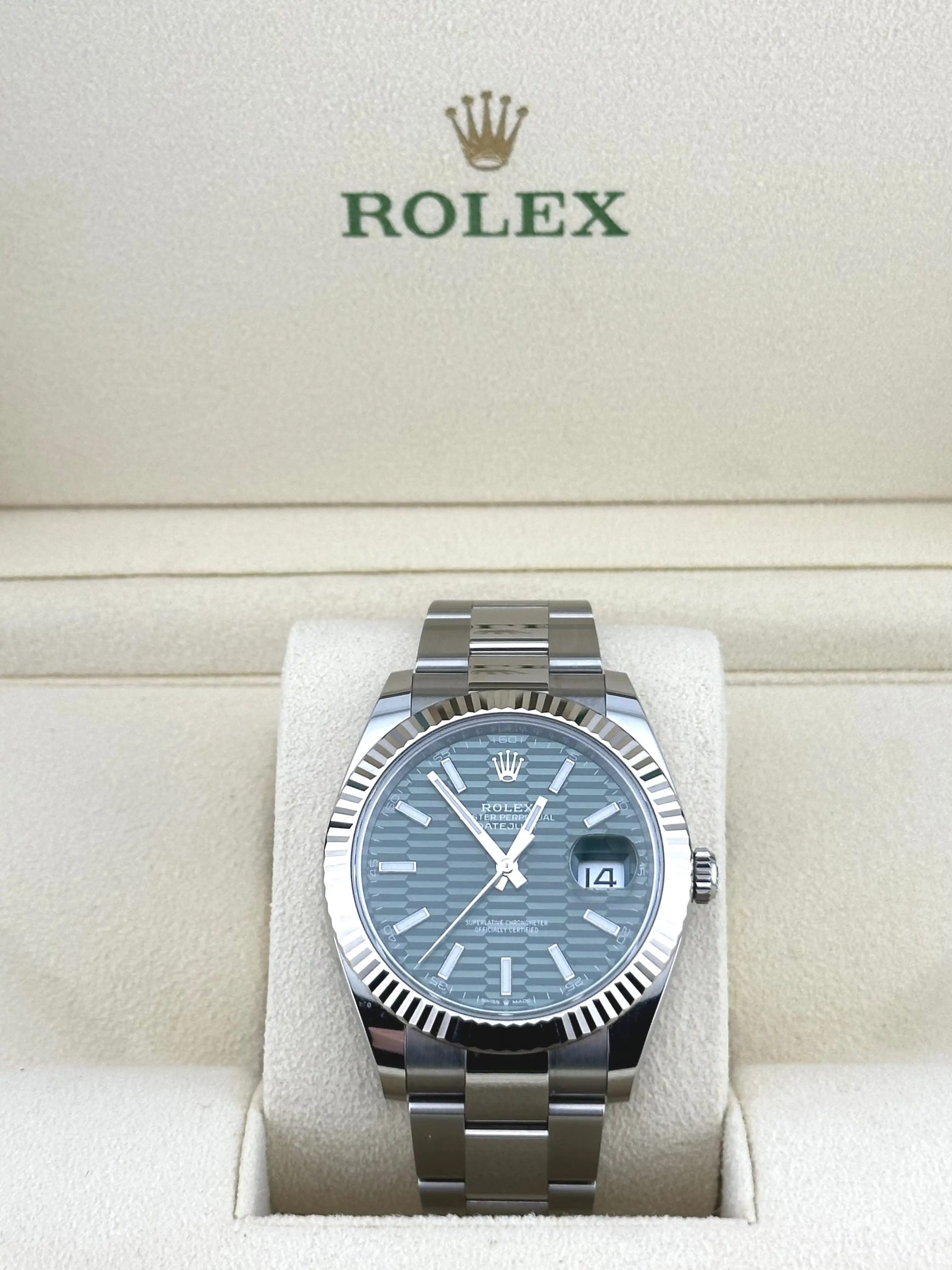 Rolex Datejust 41 126334 Stainless Steel Green Motif Dial Oyster - Image 2
