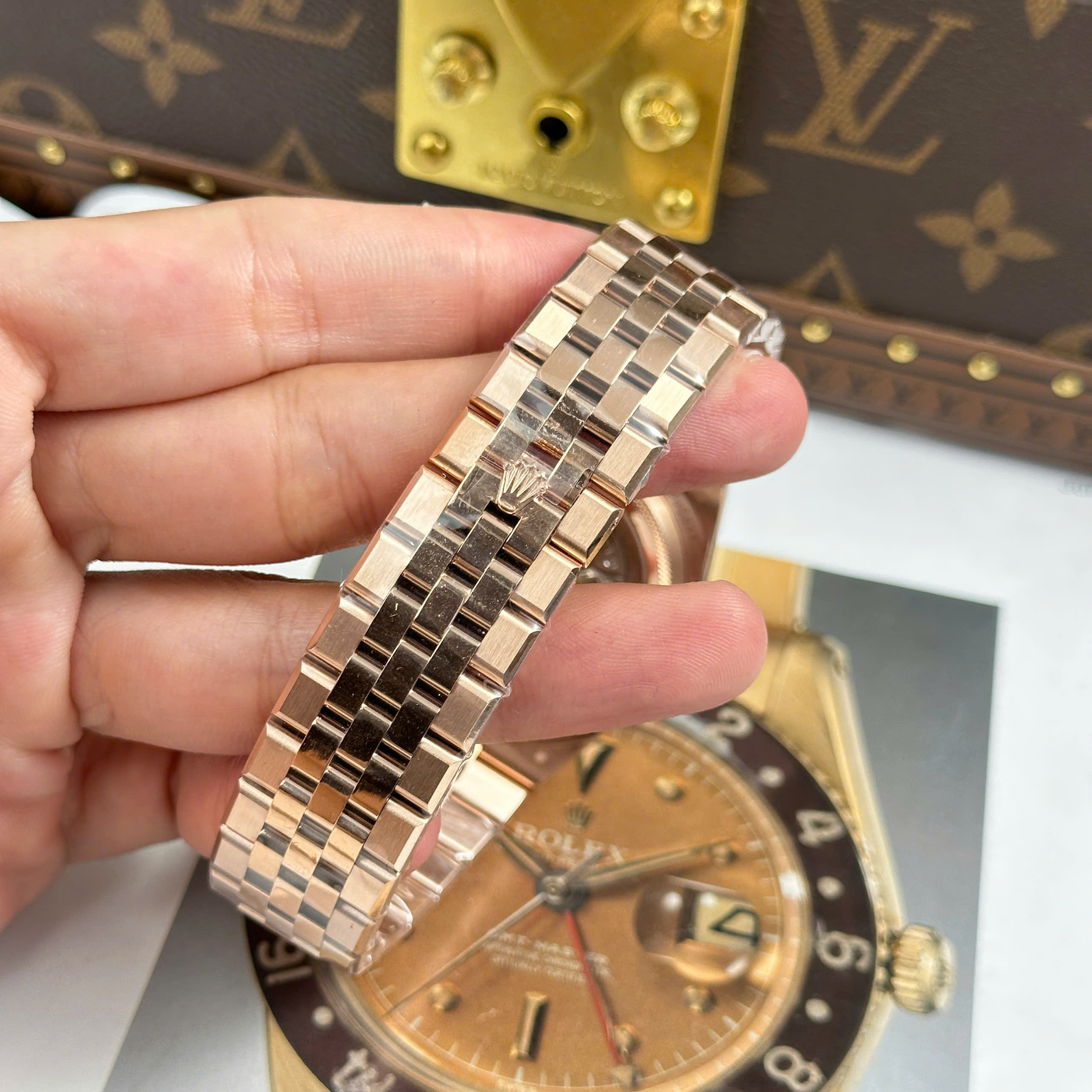 Rolex Land-Dweller 127335 Best Quality Rose Gold White Dial Honeycomb Pattern 40mm - Image 12