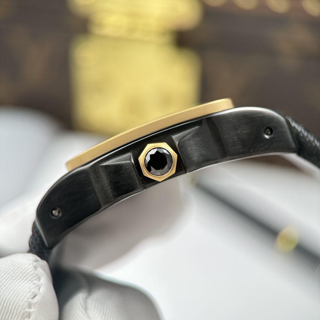 Đồng Hồ Cartier Santos 100 XL Black ADLC Chế Tác Mặt Đen Viền Vàng 41x51mm