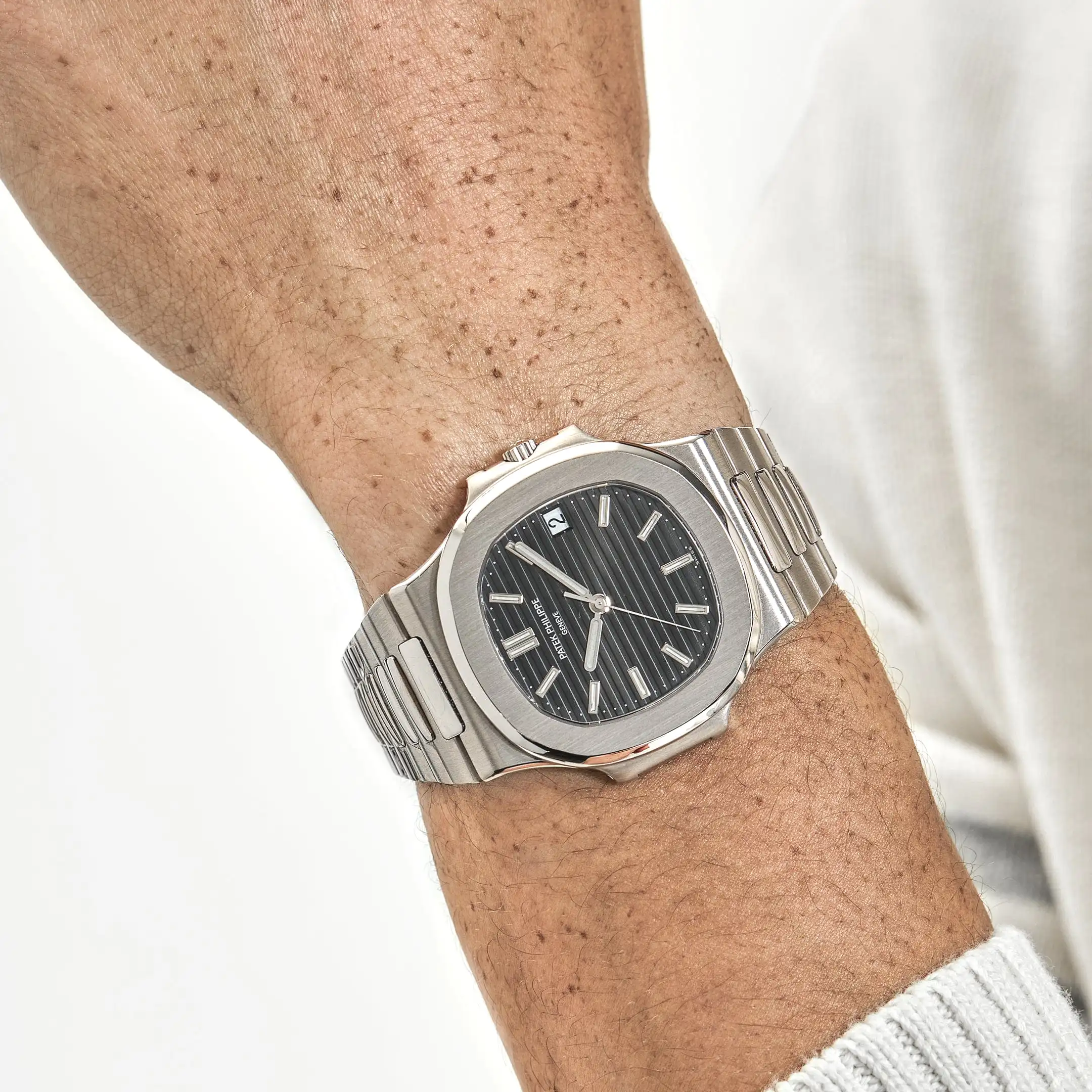 Patek Philippe Nautilus 3711/1G-001 Date White Gold Black Dial - Image 2