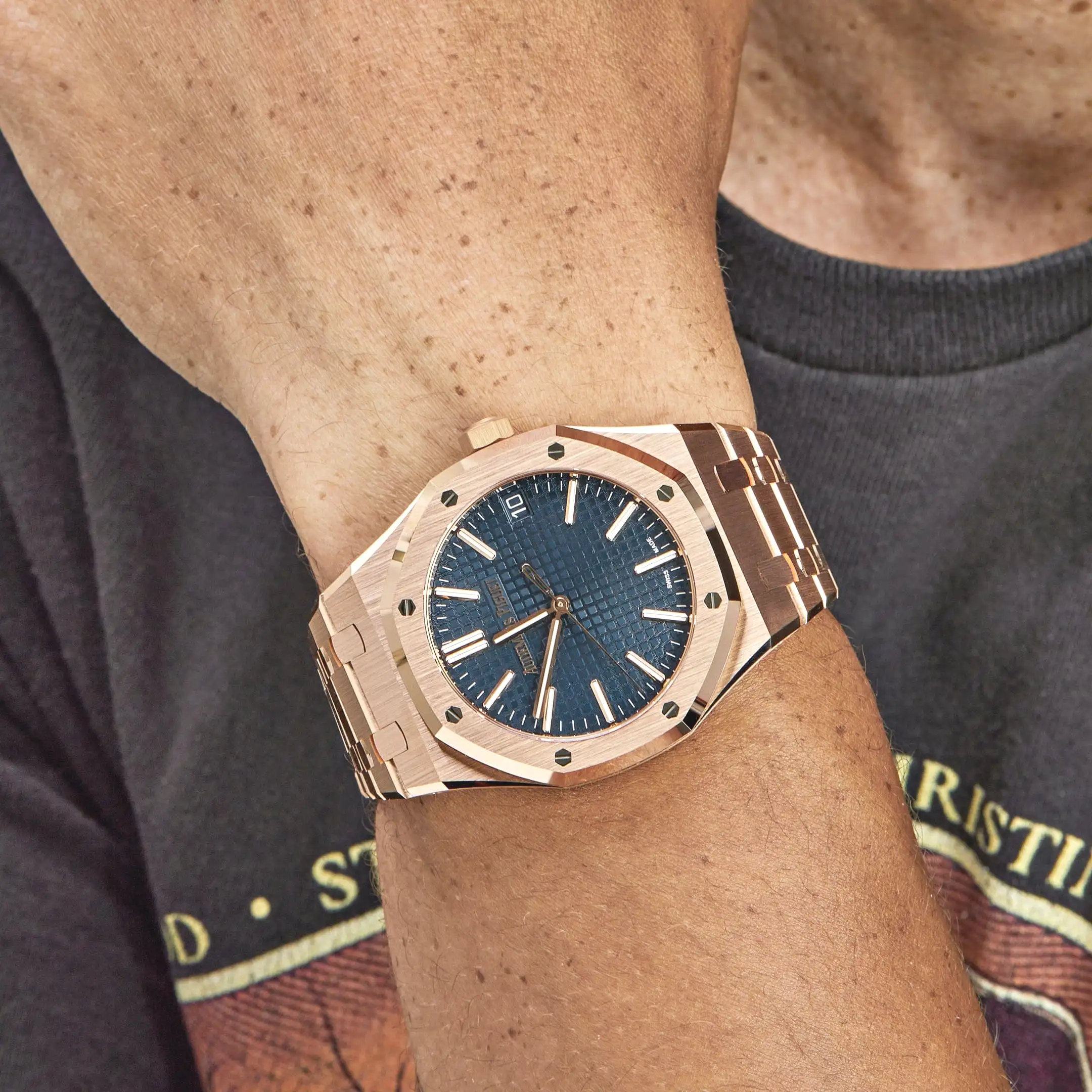 Audemars Piguet Royal Oak Selfwinding 15510OR.OO.1320OR.03 Rose Gold Blue Dial - Image 2