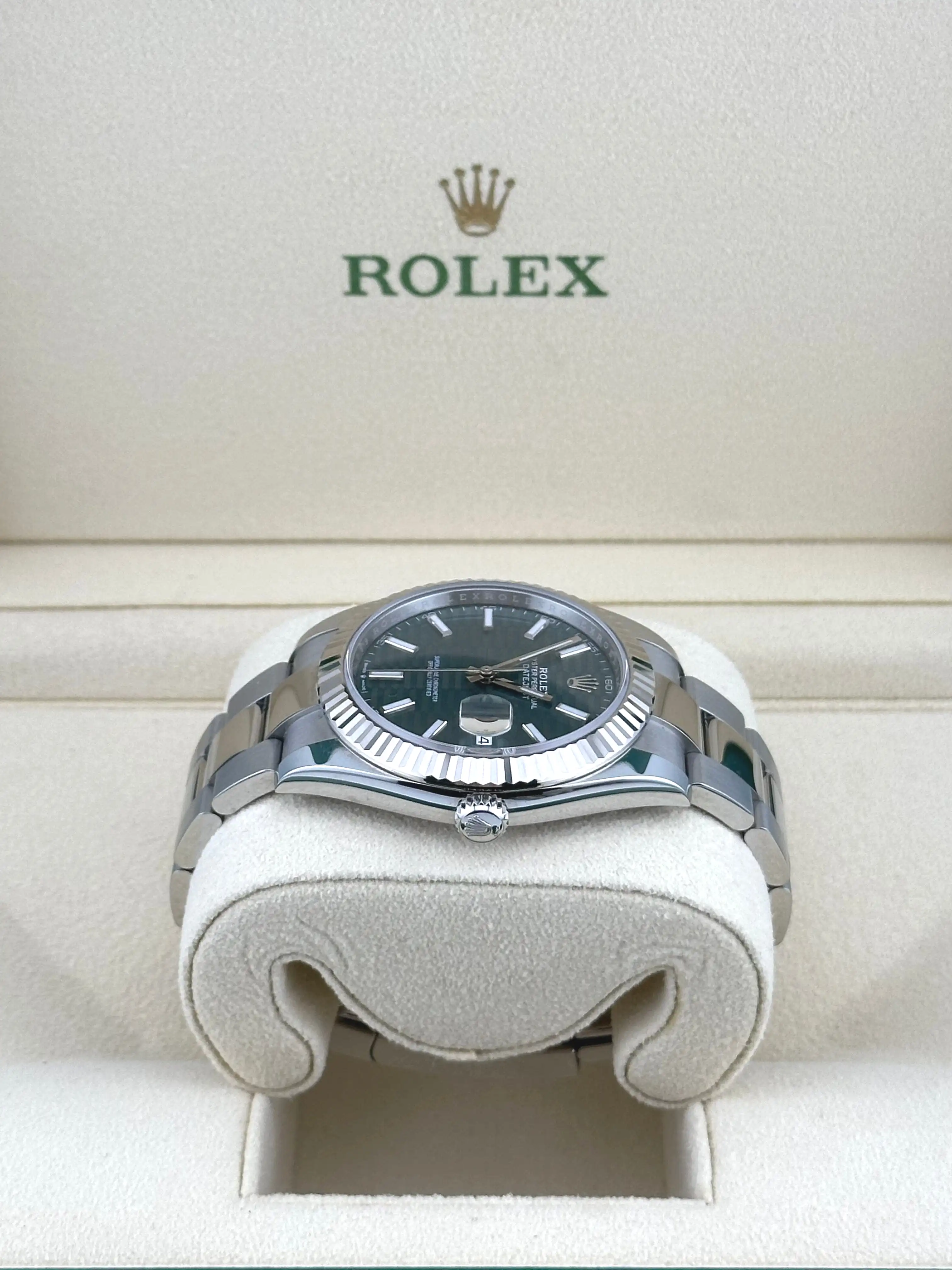 Rolex Datejust 41 126334 Stainless Steel Green Motif Dial Oyster - Image 4