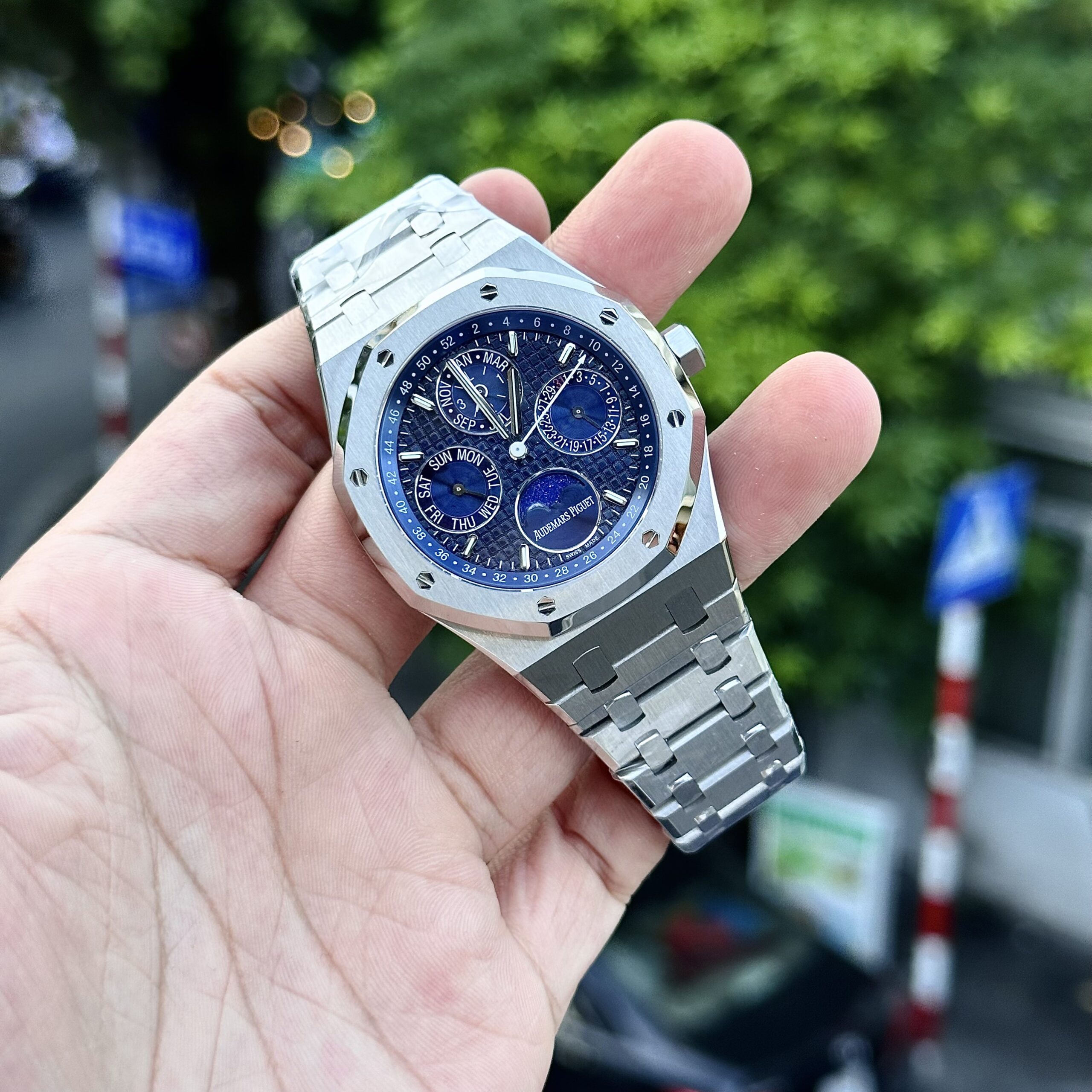 Audemars Piguet Royal Oak 26574ST Blue Dial Watch 41mm - Image 2