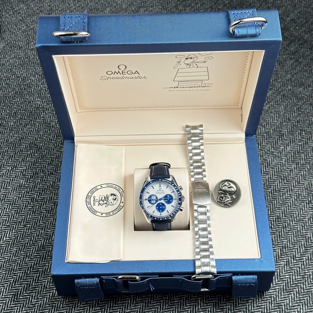 Đồng Hồ Omega Replica Speedmaster Silver Snoopy 50th Anniversary New 2025 42mm