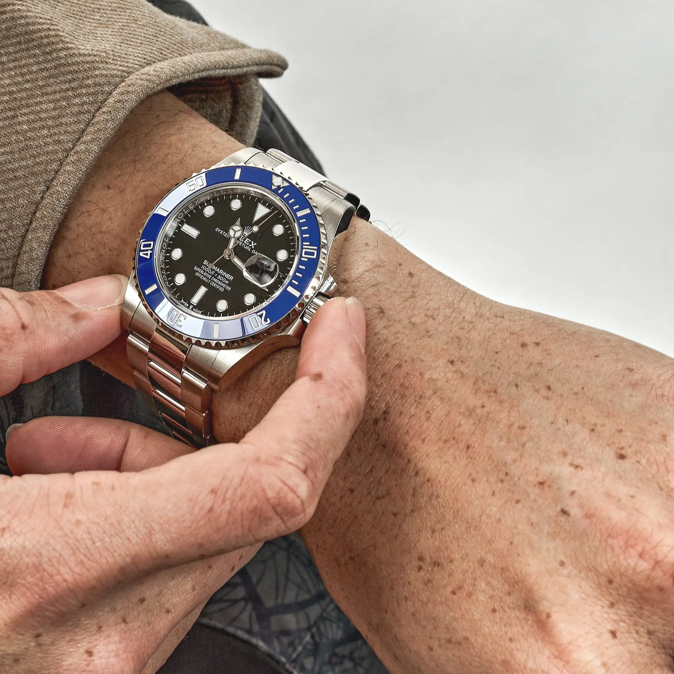 Rolex Submariner Date 126619LB White Gold Black Dial Blue Bezel 41mm - Image 2