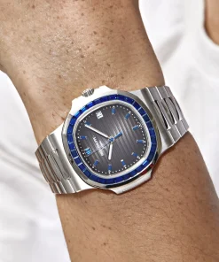 Alternative view of Patek Philippe Nautilus 5711/111P-001 Platinum Blue Sapphire