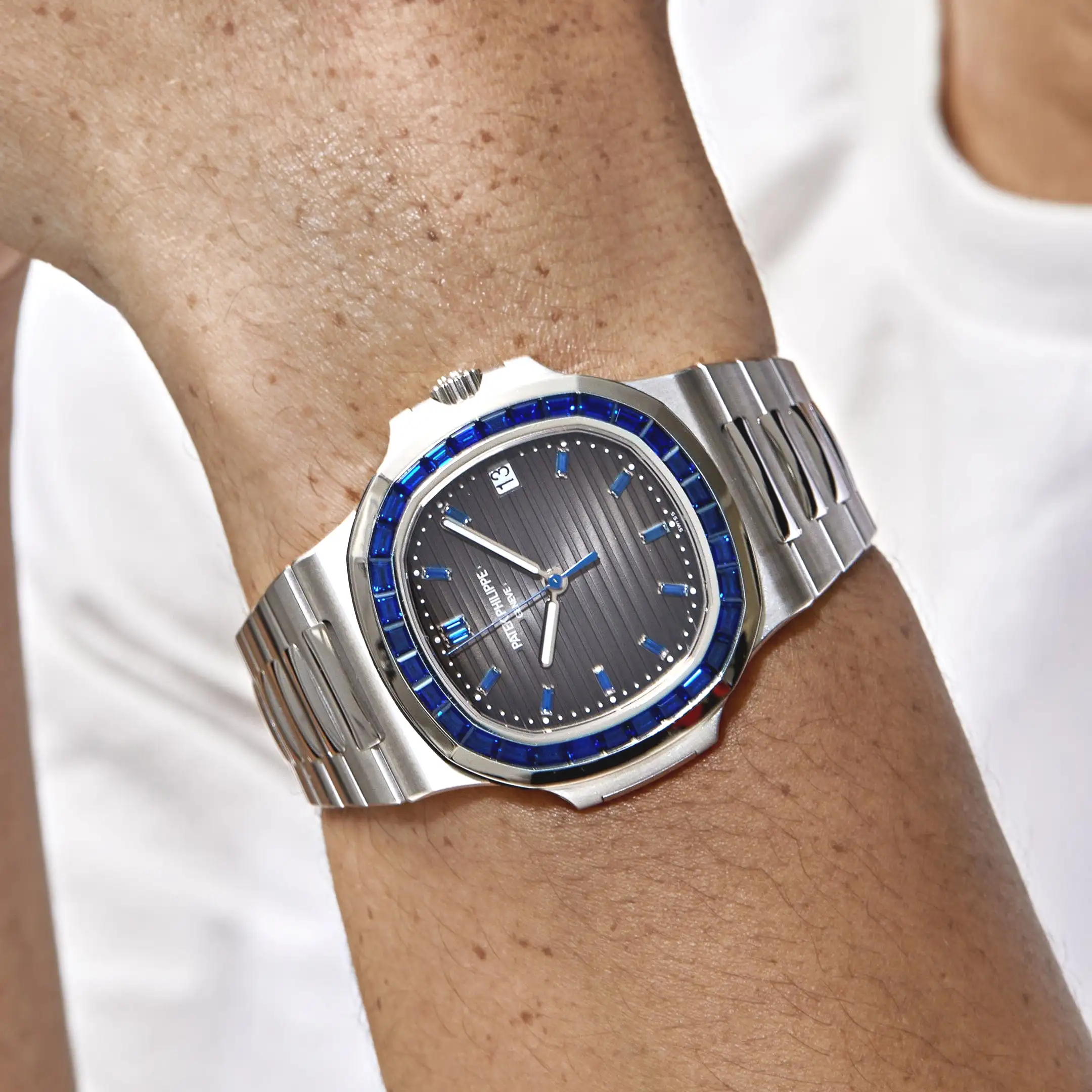 Patek Philippe Nautilus 5711/111P-001 Platinum Blue Sapphire - Image 2