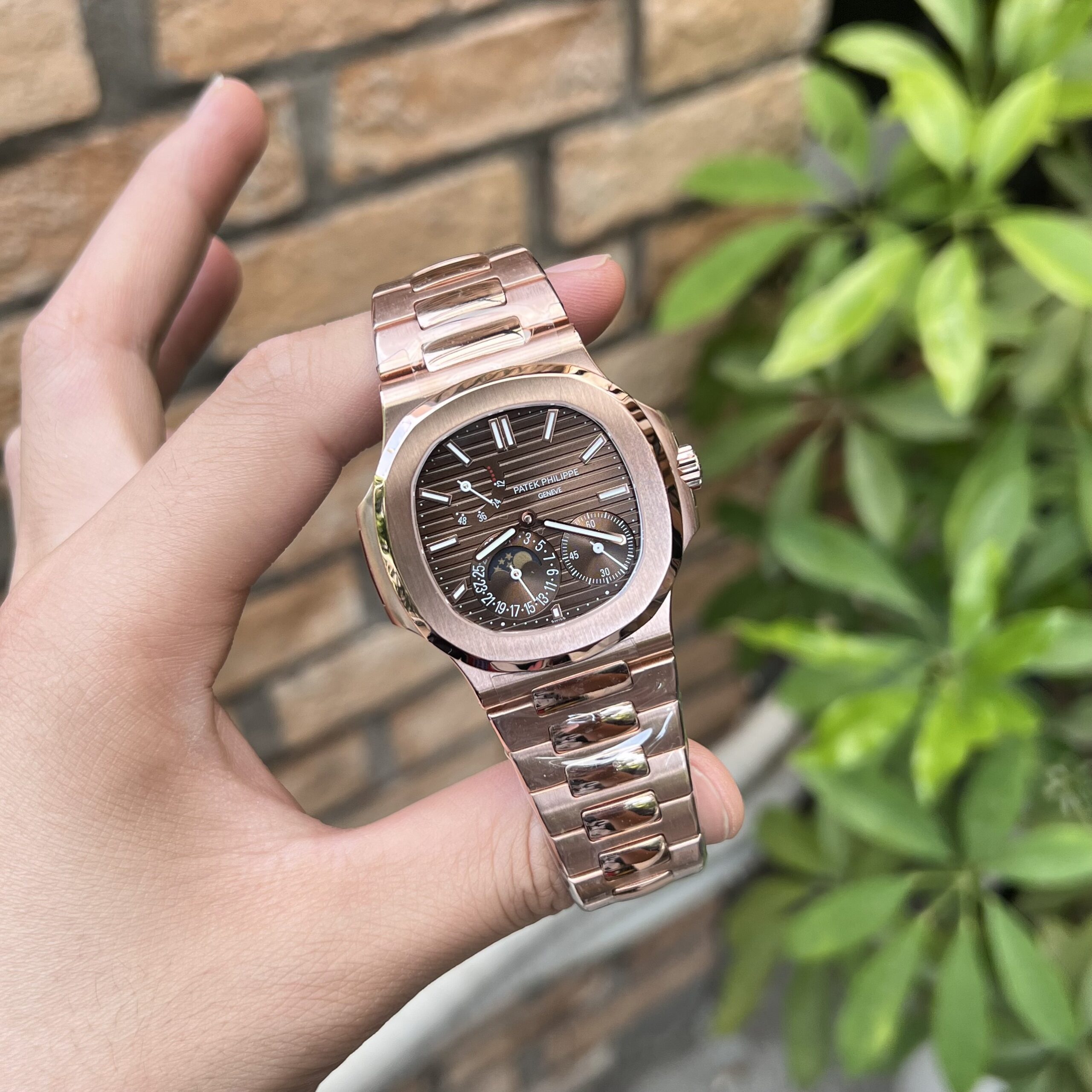 Patek Philippe Nautilus 5712R 18K Rosegold Wrapped Chocolate Dial GRF 40mm - Image 3